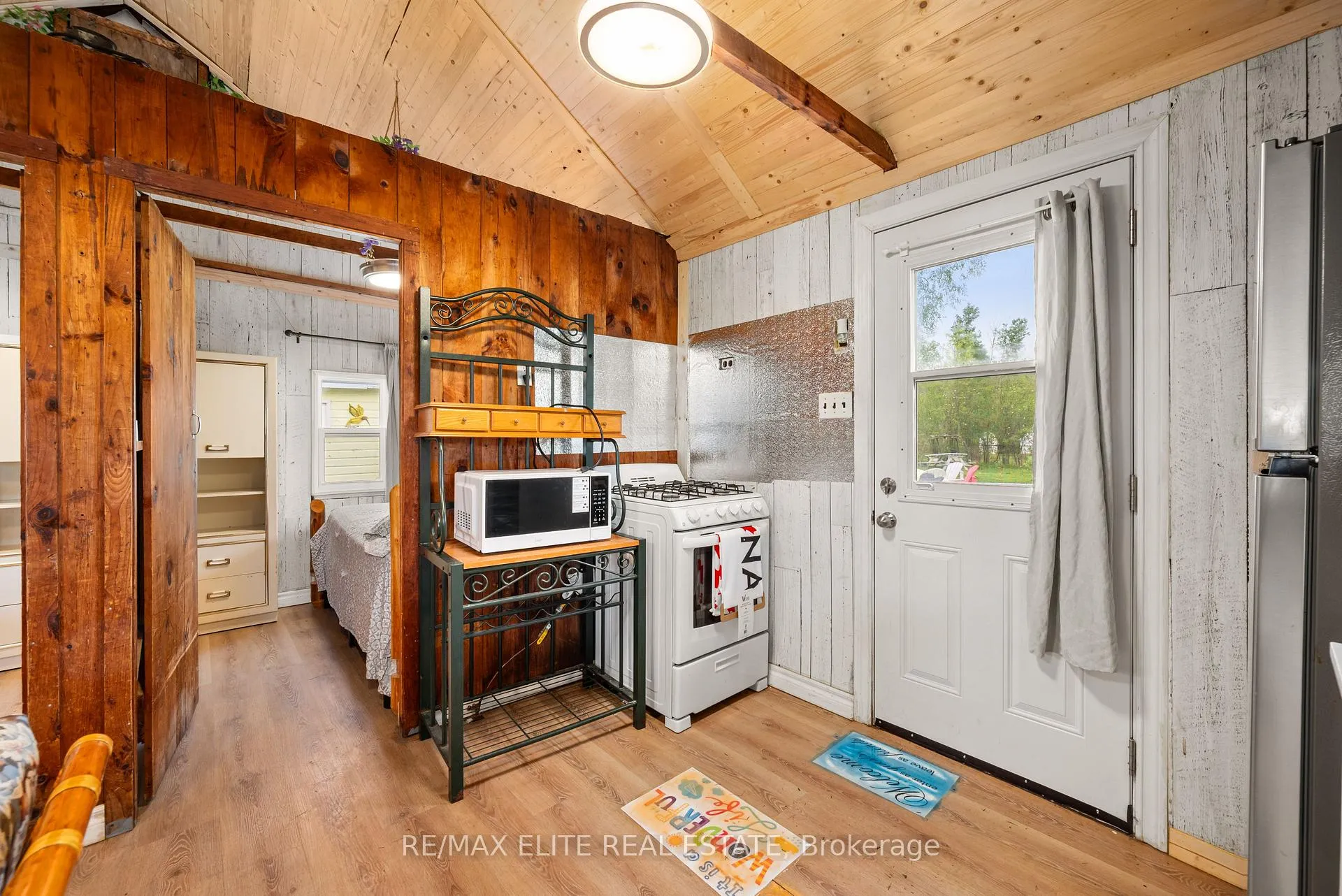 Photo 37 of 10 Alexander Avenue, Kawartha Lakes, Fenelon — HOMEH
