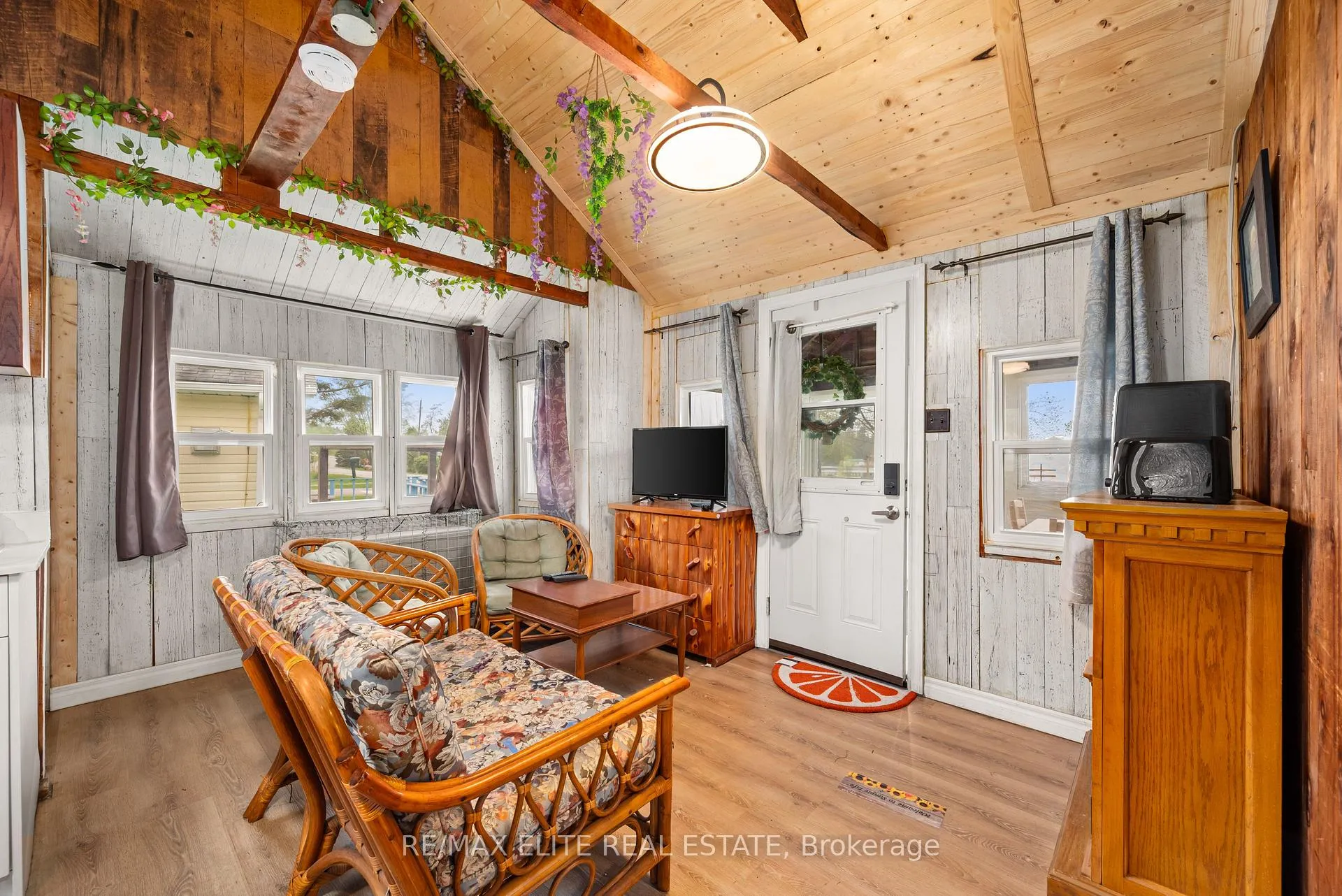 Photo 38 of 10 Alexander Avenue, Kawartha Lakes, Fenelon — HOMEH