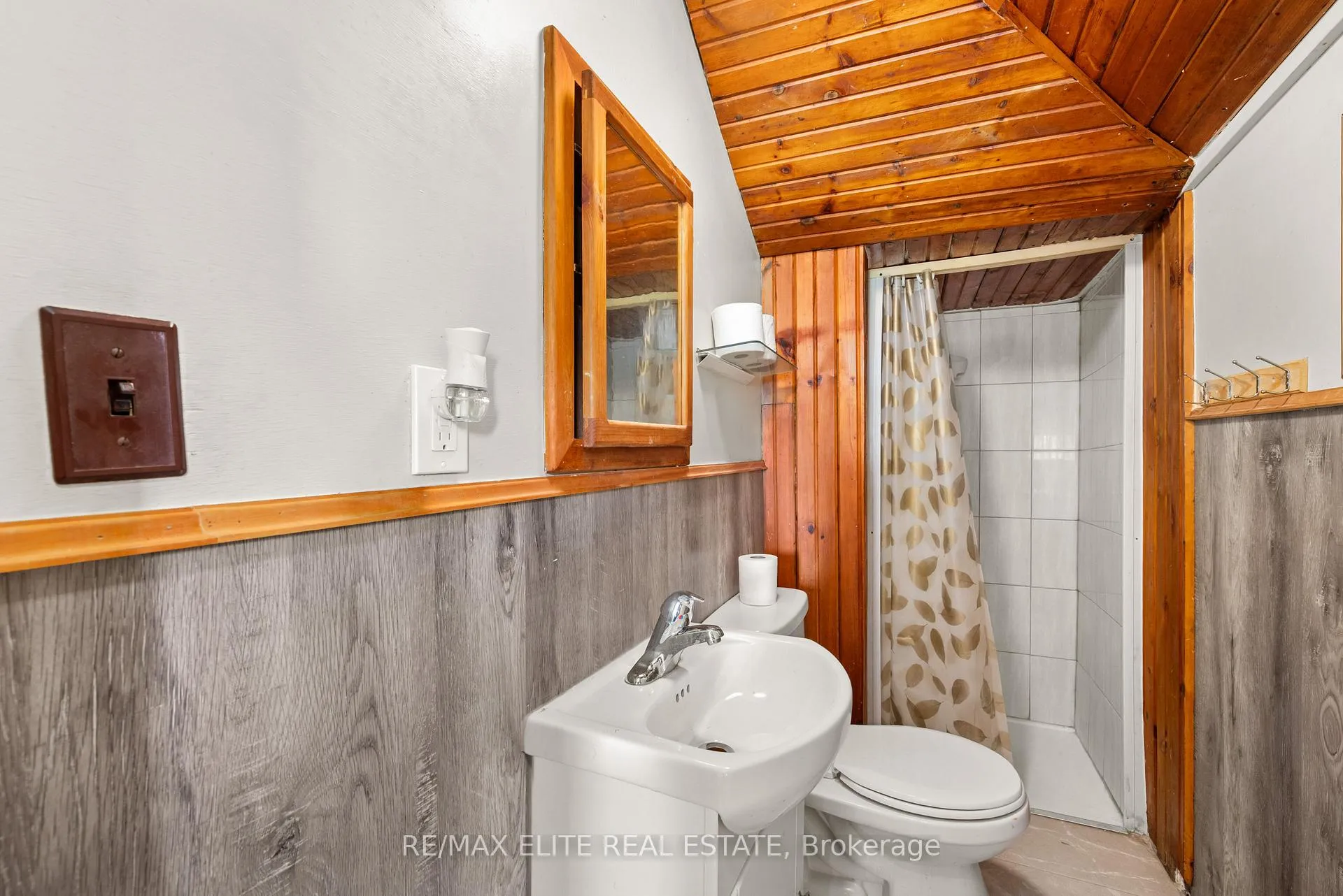 Photo 41 of 10 Alexander Avenue, Kawartha Lakes, Fenelon — HOMEH