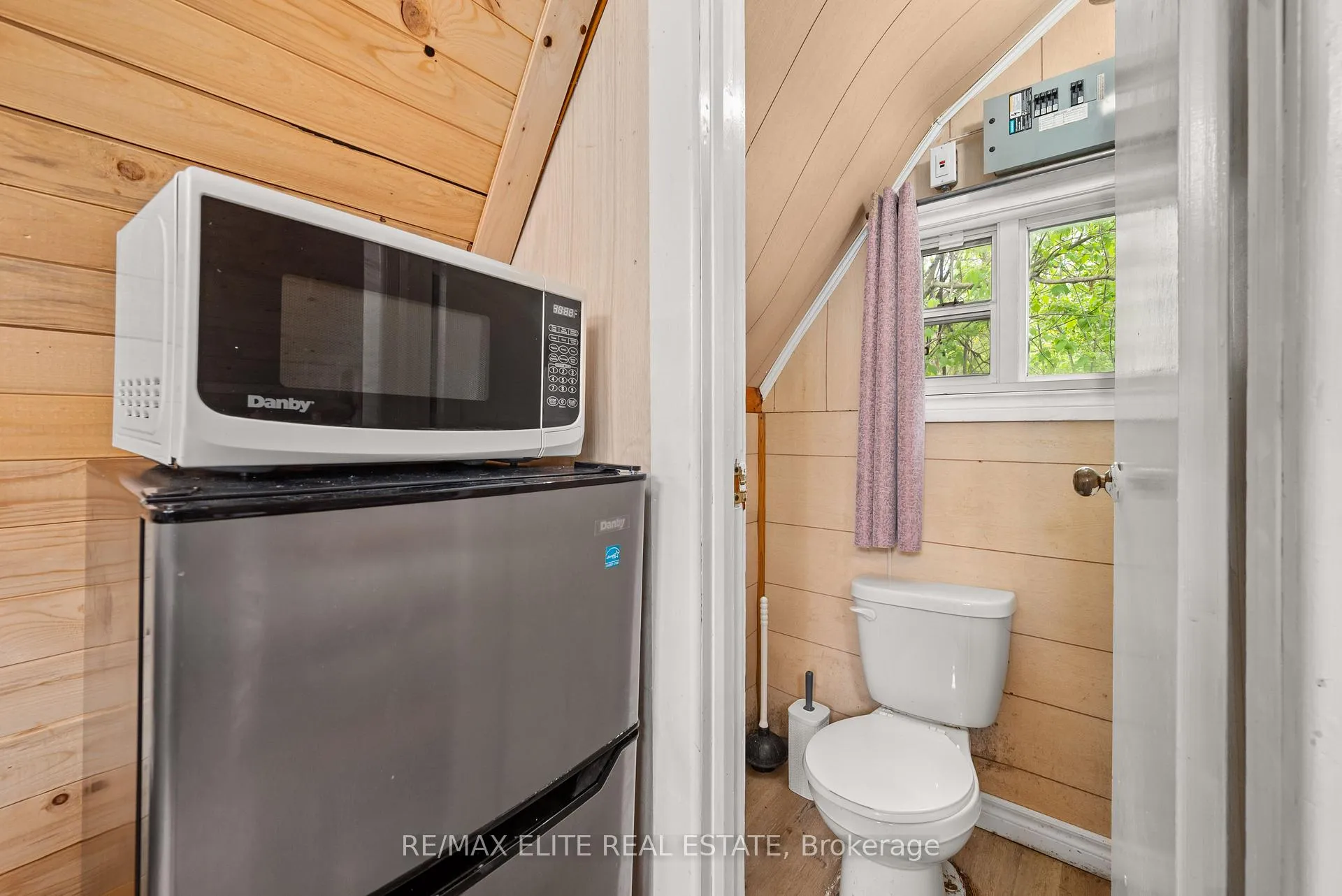 Photo 55 of 10 Alexander Avenue, Kawartha Lakes, Fenelon — HOMEH
