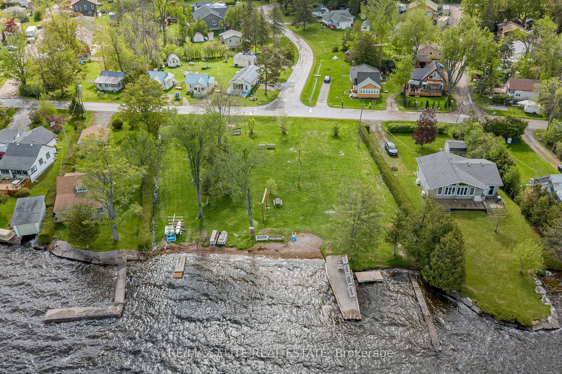 Photo 7 of 10 Alexander Avenue, Kawartha Lakes, Fenelon — HOMEH