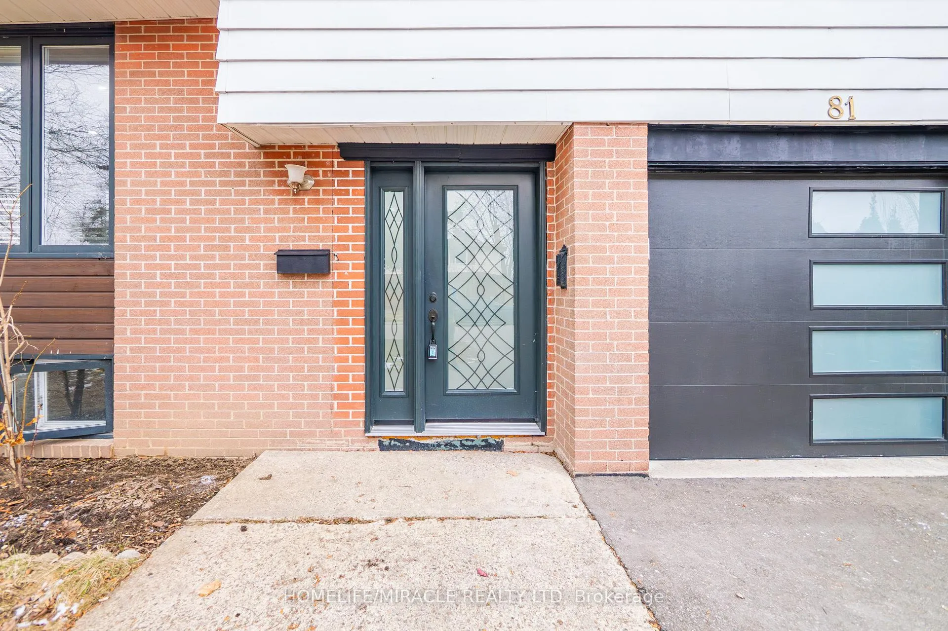 Photo 2 of 81 Watson Crescent, Brampton, Brampton East — HOMEH