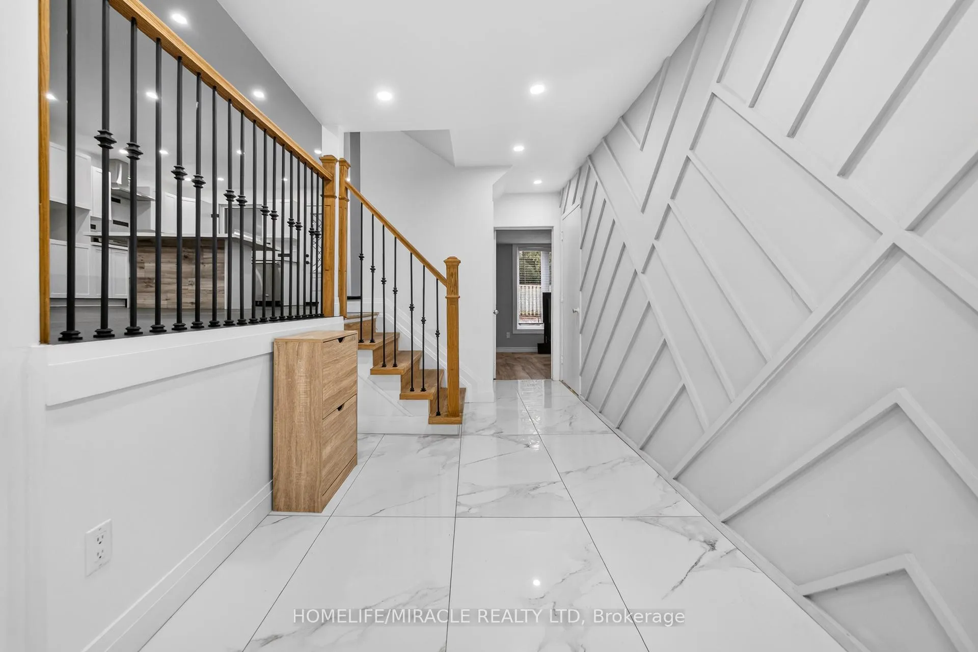 Photo 3 of 81 Watson Crescent, Brampton, Brampton East — HOMEH