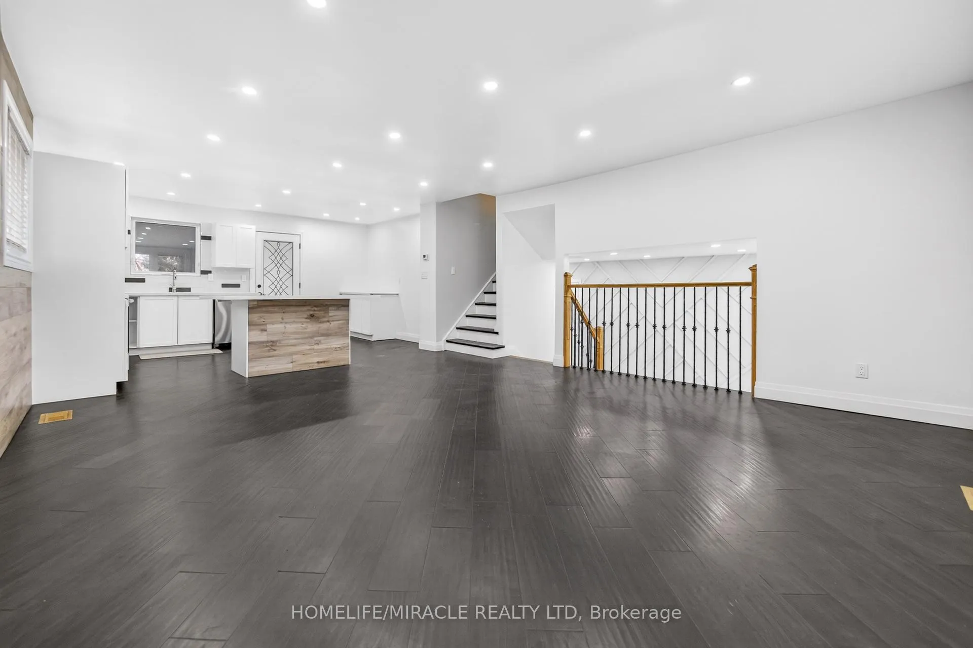 Photo 7 of 81 Watson Crescent, Brampton, Brampton East — HOMEH