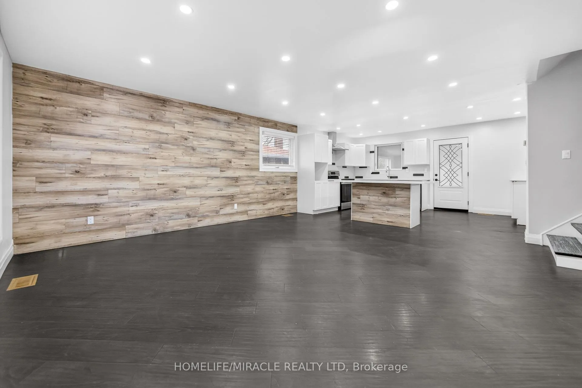 Photo 9 of 81 Watson Crescent, Brampton, Brampton East — HOMEH