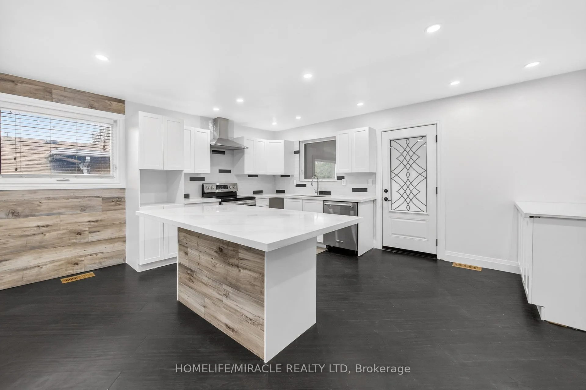 Photo 10 of 81 Watson Crescent, Brampton, Brampton East — HOMEH