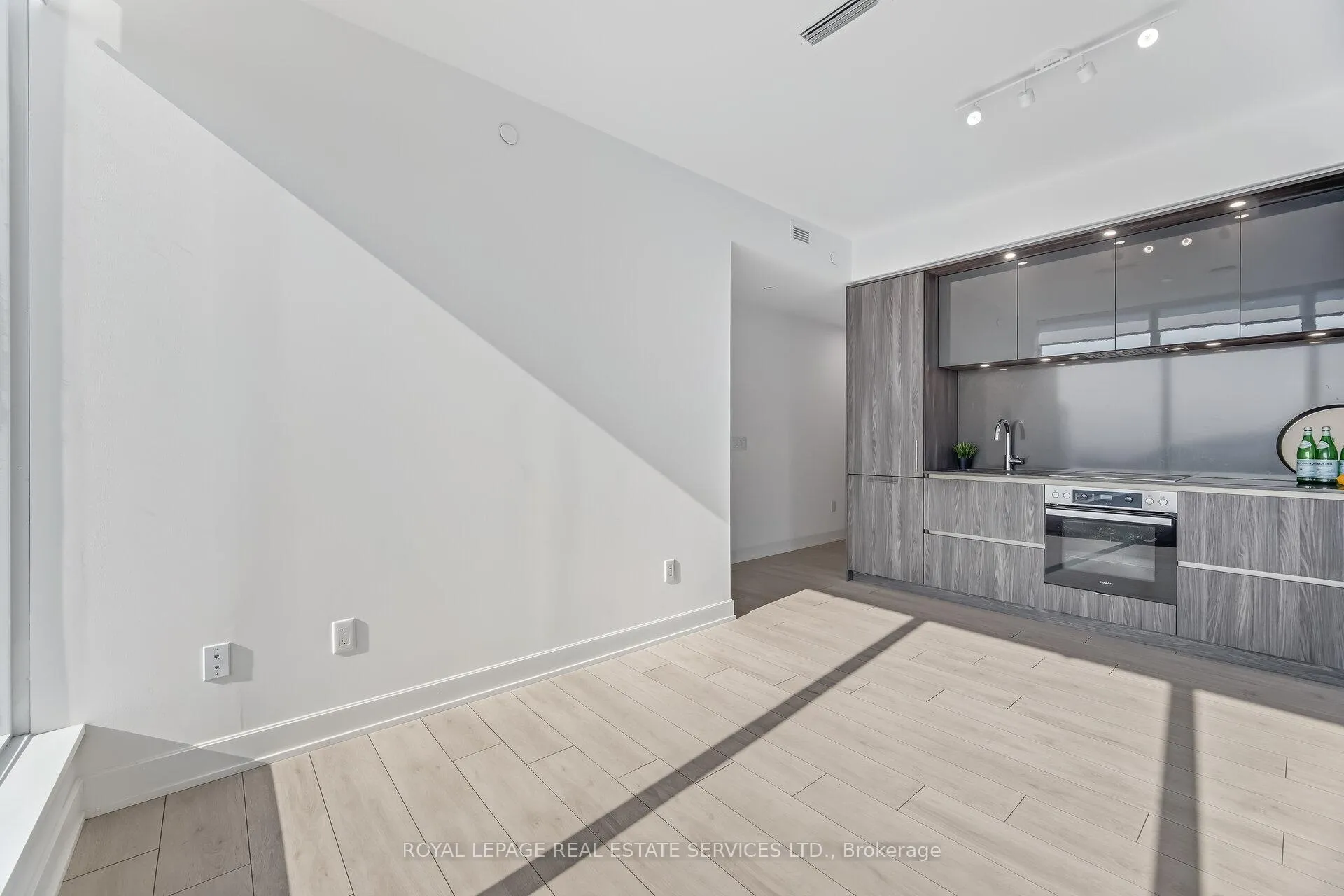 Photo 11 of Unit 2316, 35 Mercer Street, Toronto, Waterfront Communities — HOMEH