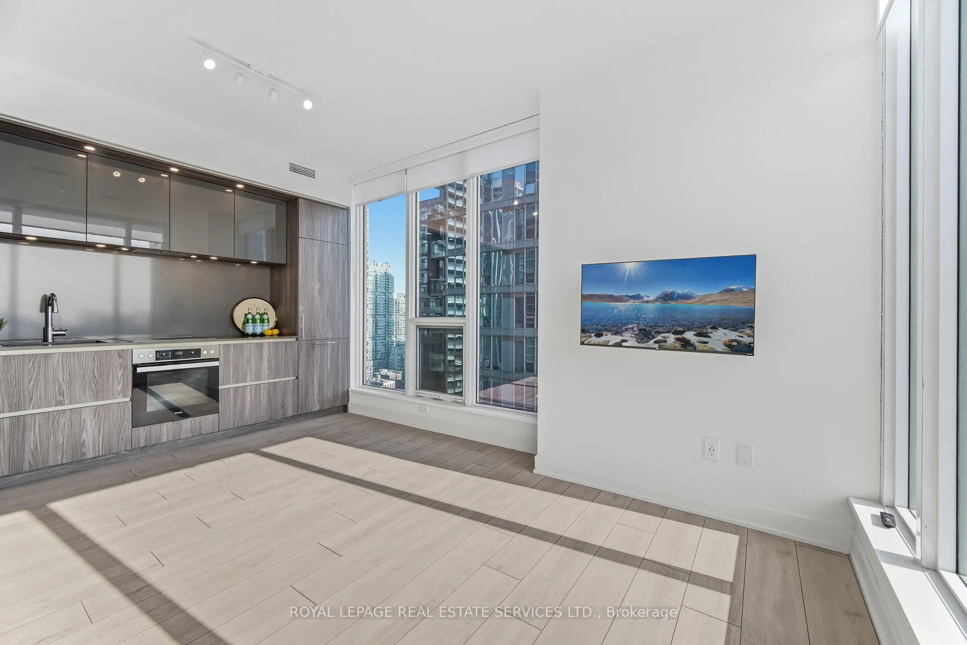 Photo 13 of Unit 2316, 35 Mercer Street, Toronto, Waterfront Communities — HOMEH