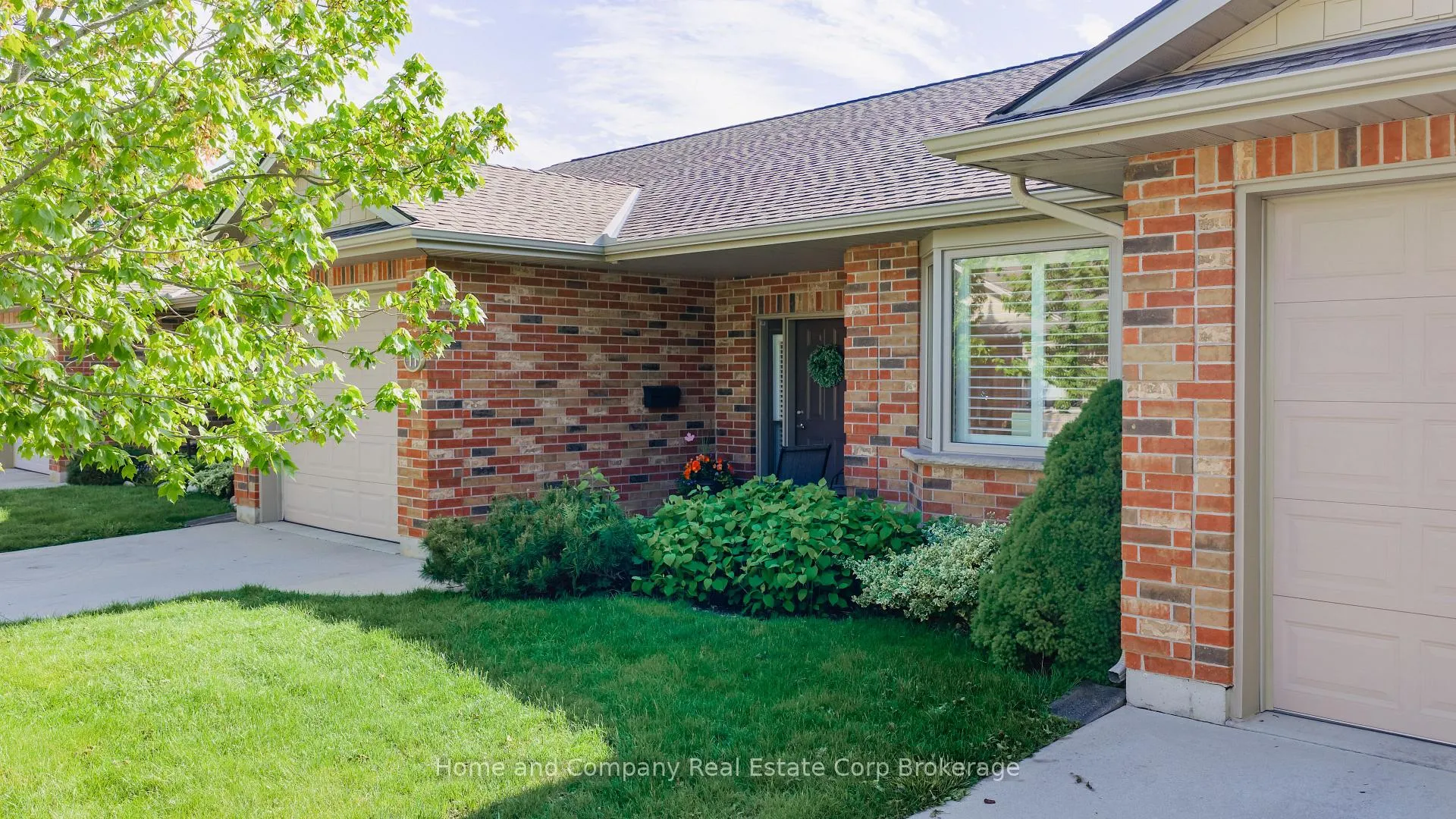 Photo 3 of 11 Bayfield Mews Lane, Bluewater, Bayfield — HOMEH