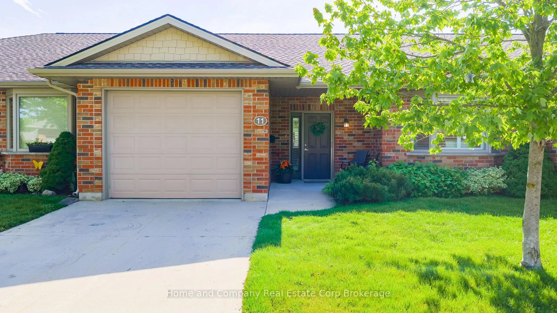 Photo 4 of 11 Bayfield Mews Lane, Bluewater, Bayfield — HOMEH
