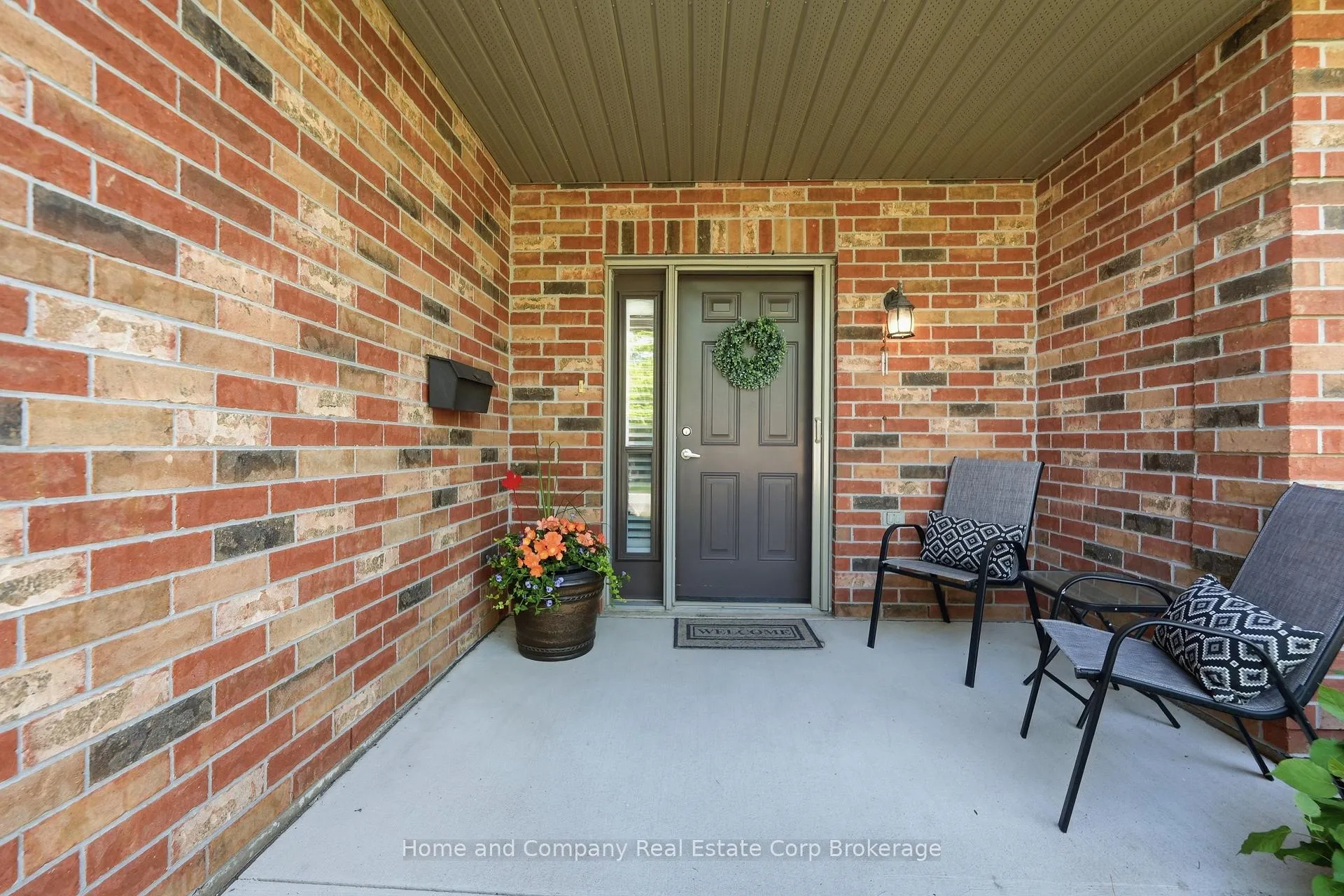 Photo 5 of 11 Bayfield Mews Lane, Bluewater, Bayfield — HOMEH