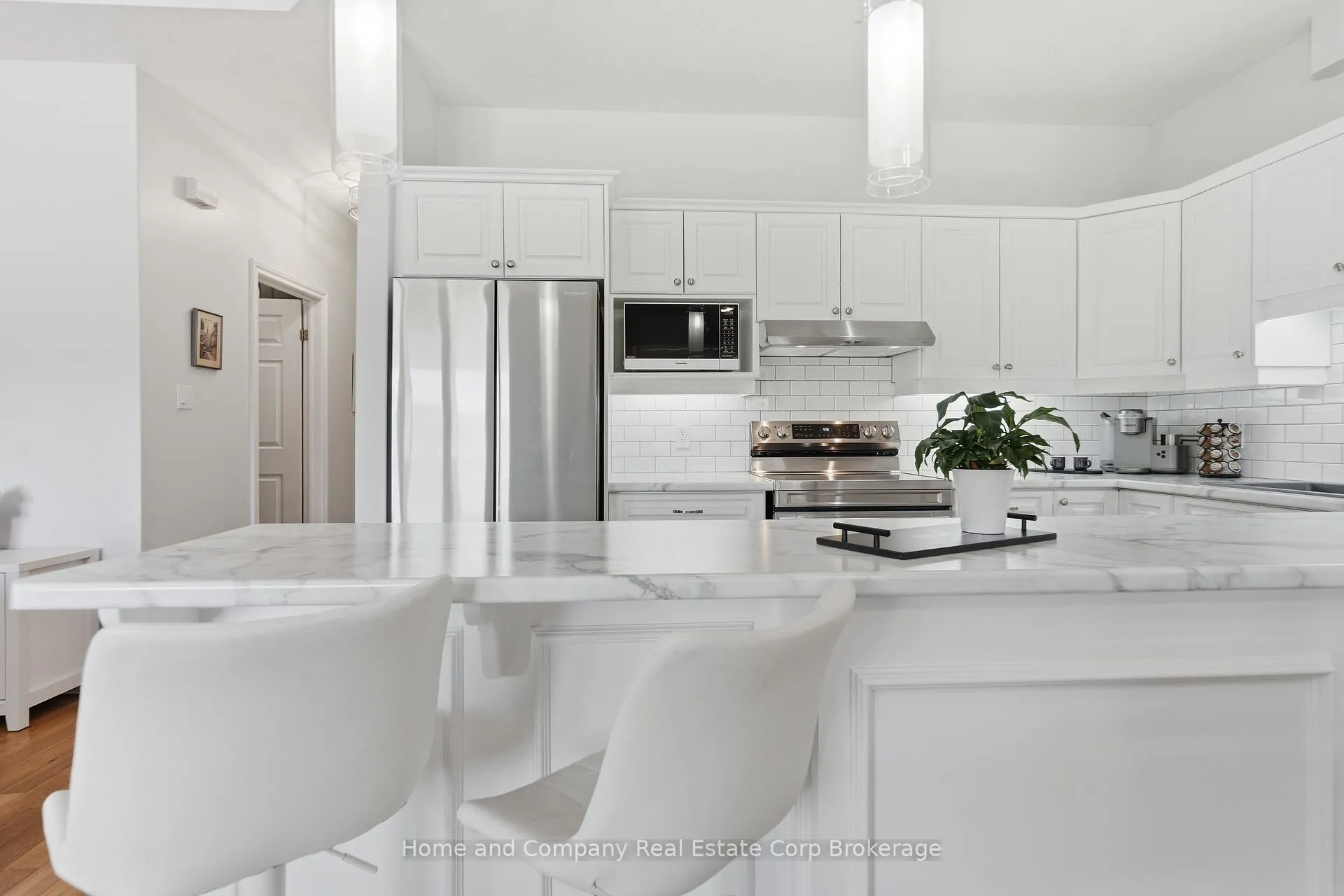 Photo 10 of 11 Bayfield Mews Lane, Bluewater, Bayfield — HOMEH