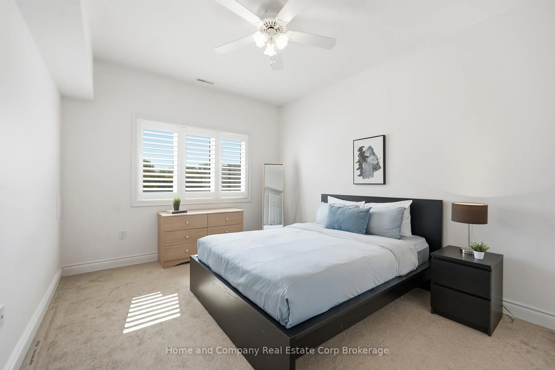 Photo 14 of 11 Bayfield Mews Lane, Bluewater, Bayfield — HOMEH