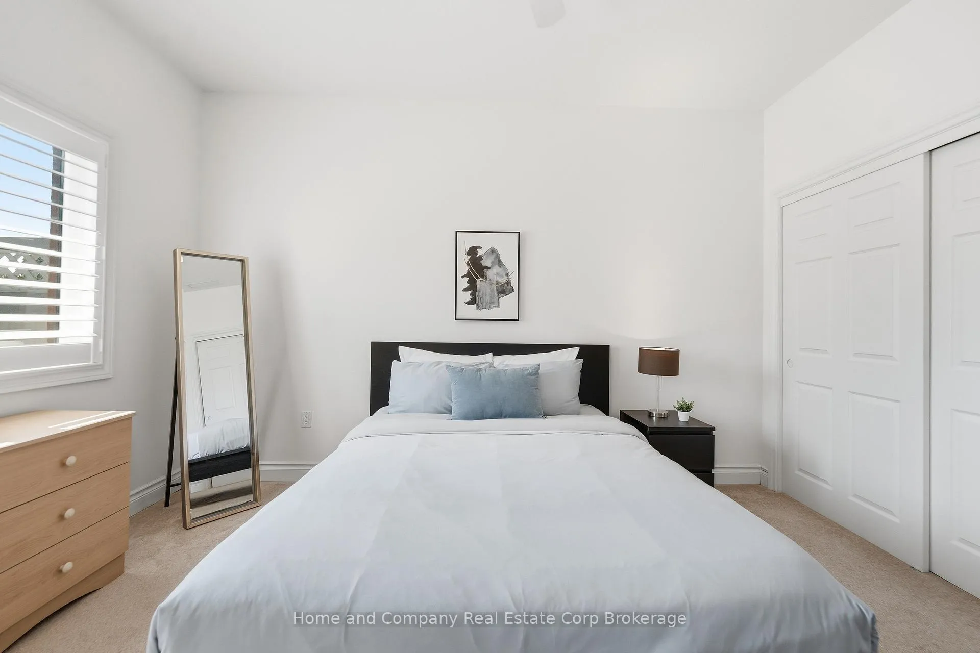 Photo 15 of 11 Bayfield Mews Lane, Bluewater, Bayfield — HOMEH