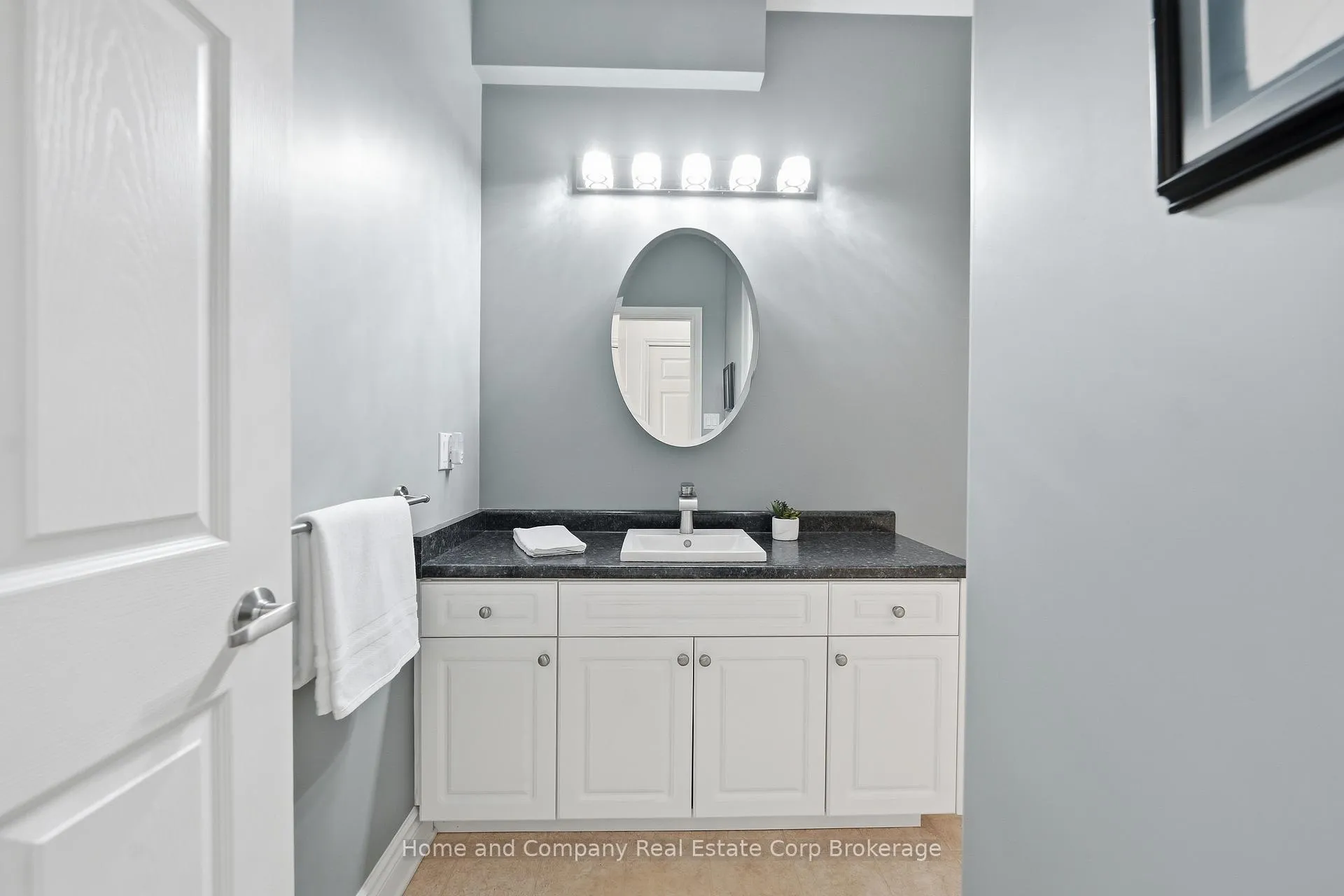 Photo 16 of 11 Bayfield Mews Lane, Bluewater, Bayfield — HOMEH