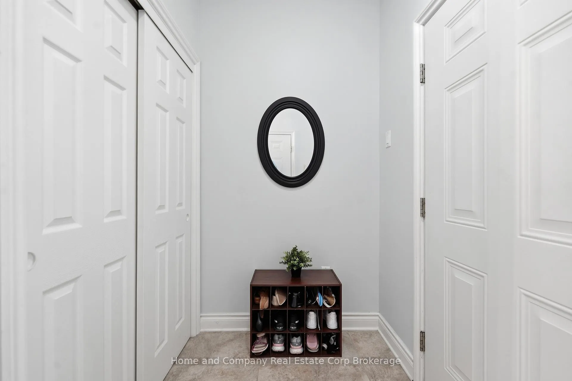 Photo 21 of 11 Bayfield Mews Lane, Bluewater, Bayfield — HOMEH