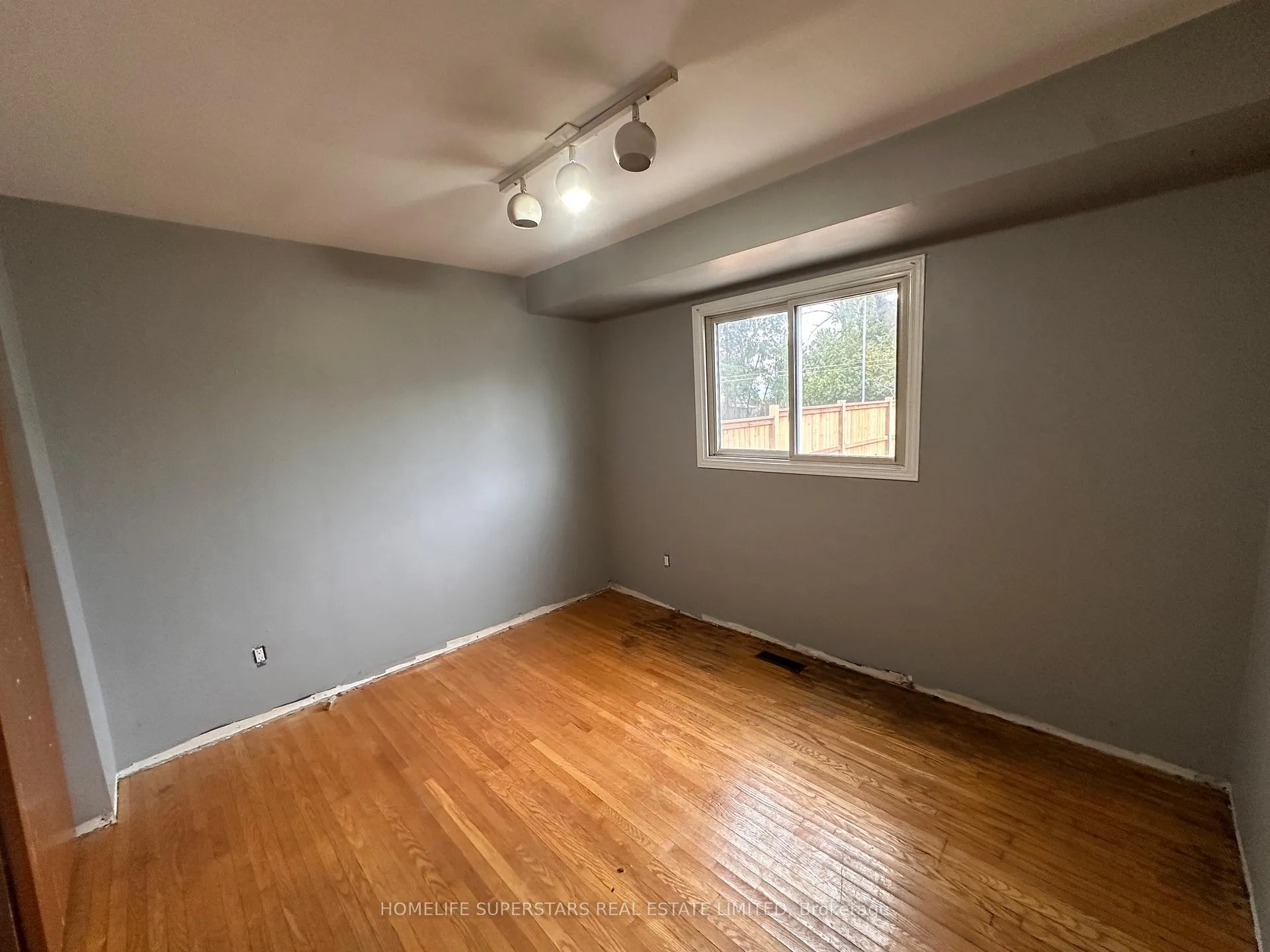 Photo 11 of 14 Locke Avenue, St. Thomas — HOMEH