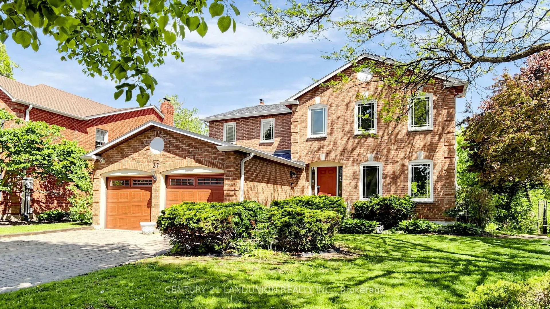 Photo 3 of 37 Millstone Court, Markham, Unionville — HOMEH