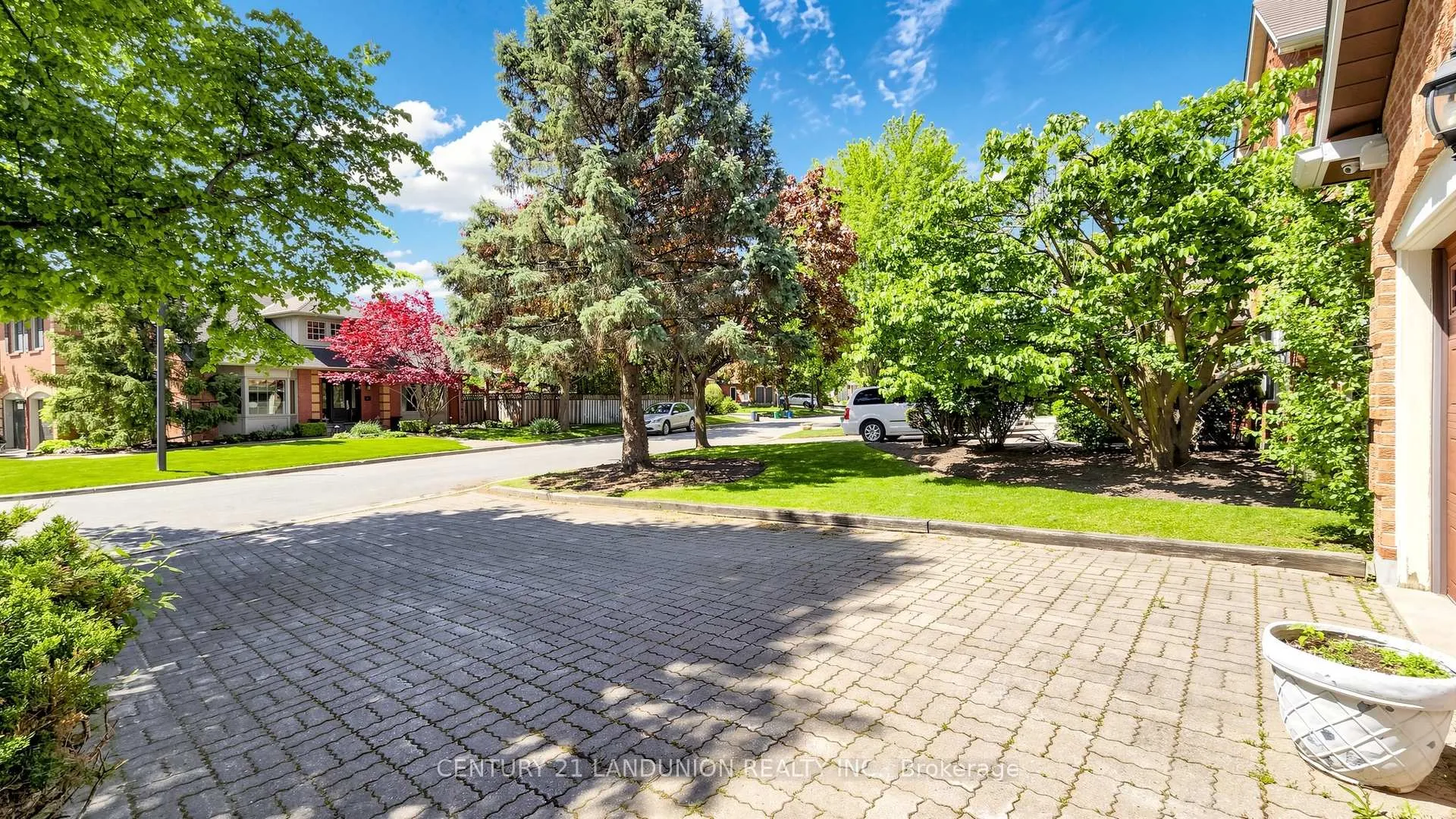 Photo 4 of 37 Millstone Court, Markham, Unionville — HOMEH