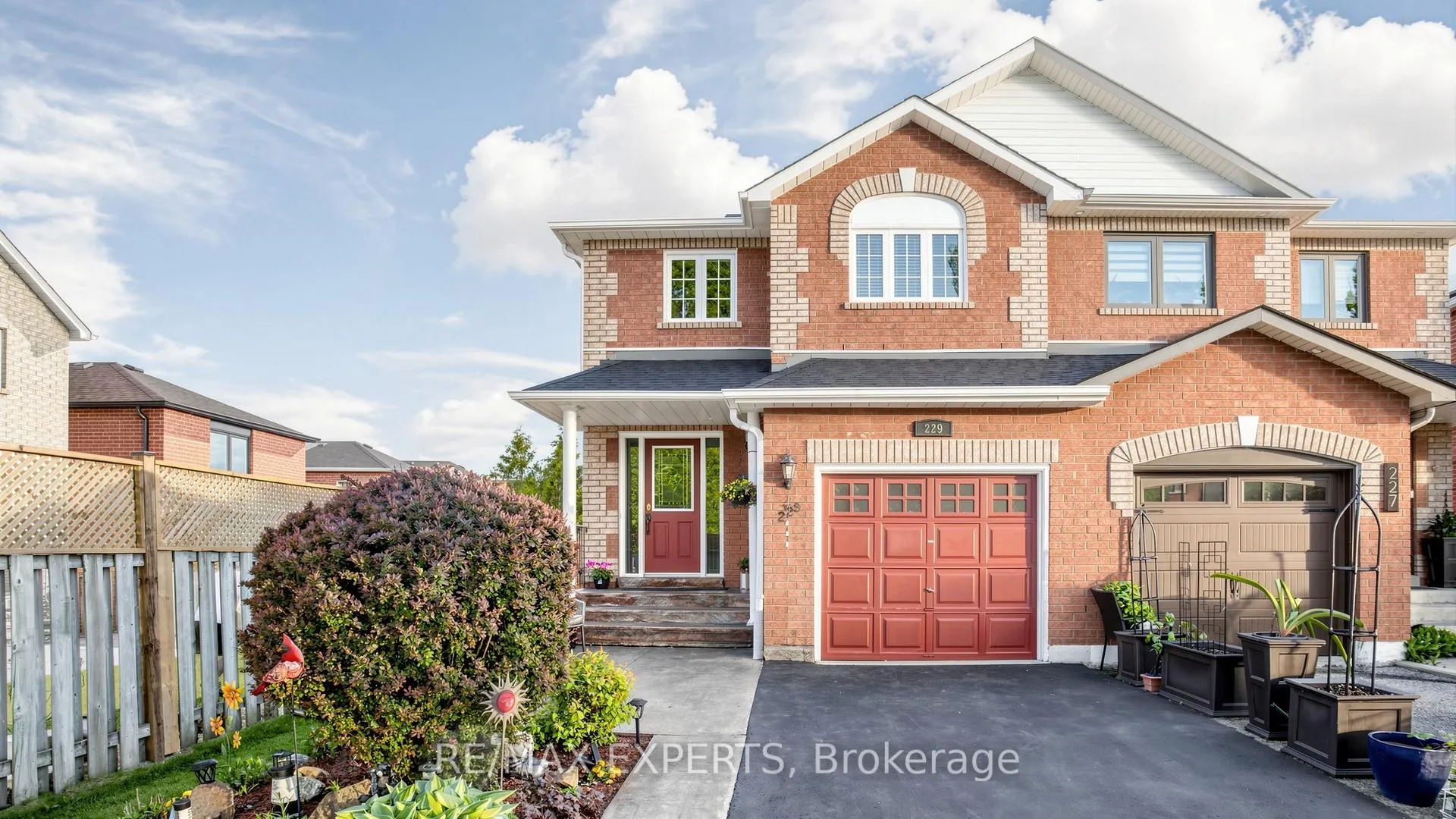 Photo 1 of 229 Rosanna Crescent, Vaughan, Maple — HOMEH
