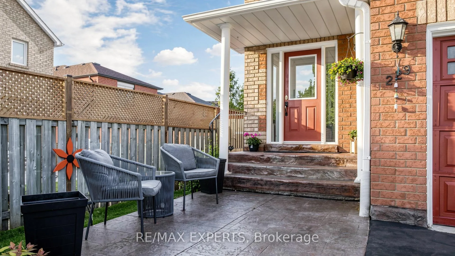 Photo 2 of 229 Rosanna Crescent, Vaughan, Maple — HOMEH