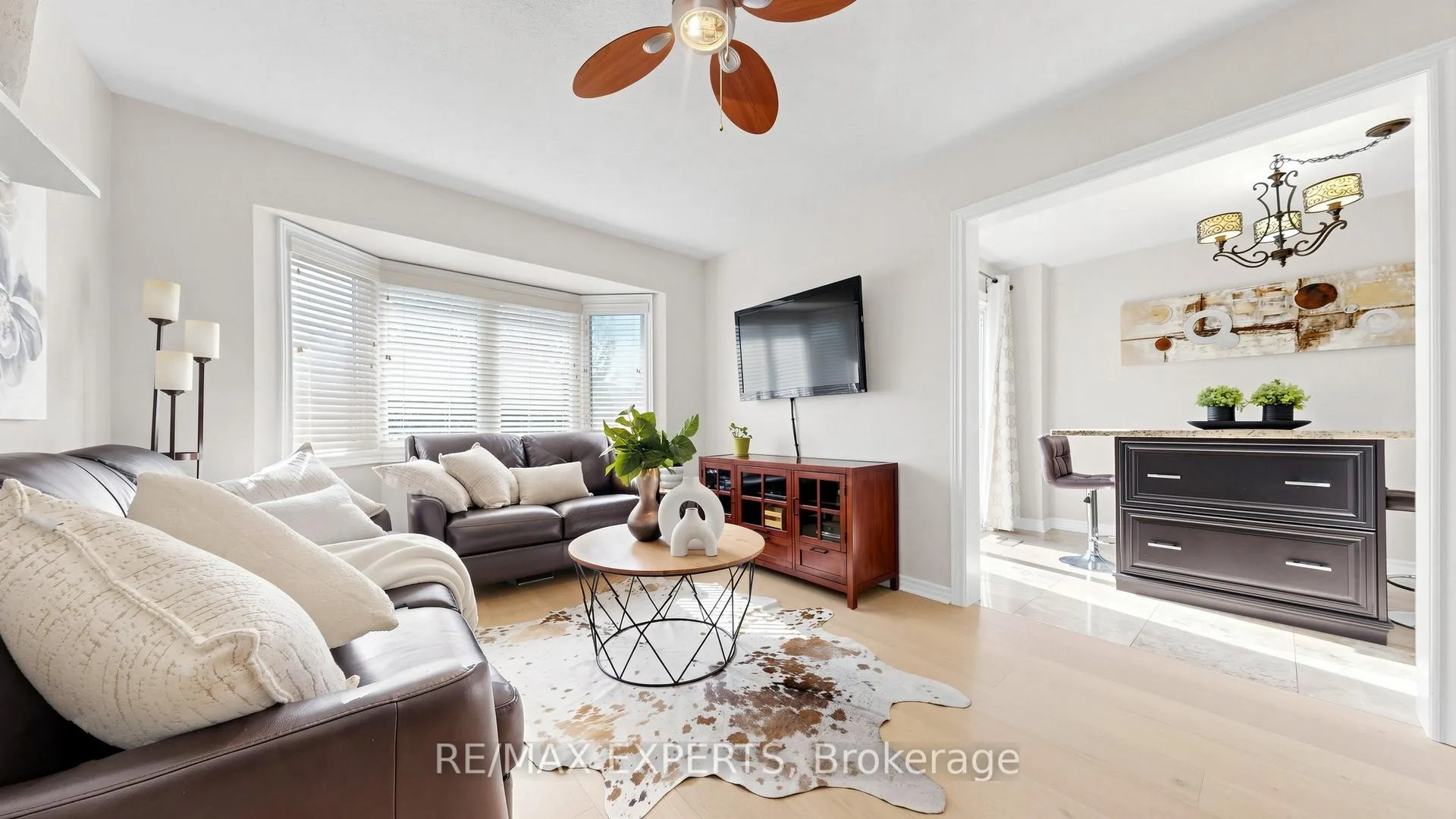 Photo 4 of 229 Rosanna Crescent, Vaughan, Maple — HOMEH
