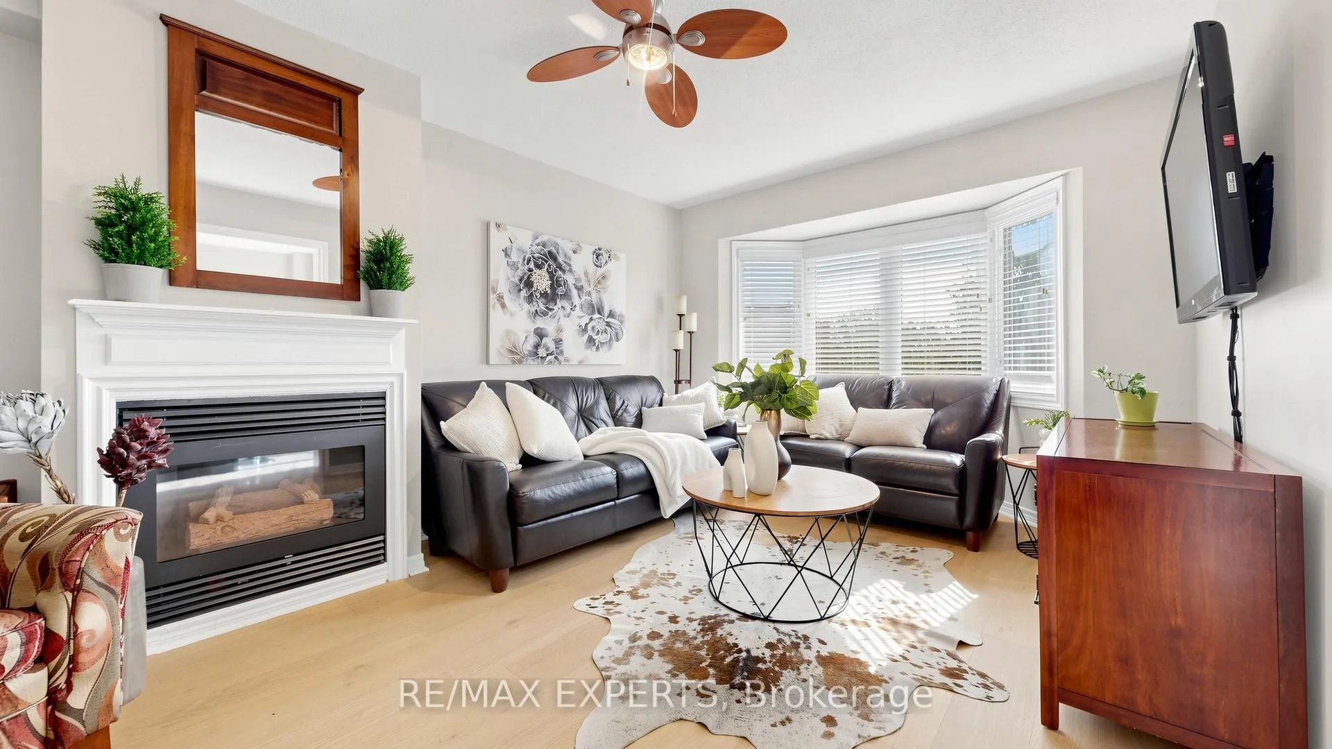 Photo 5 of 229 Rosanna Crescent, Vaughan, Maple — HOMEH