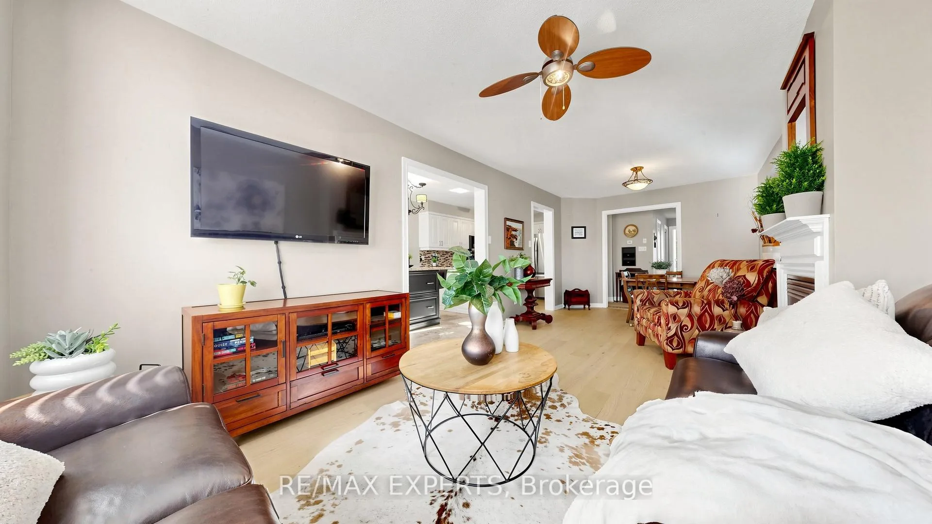 Photo 7 of 229 Rosanna Crescent, Vaughan, Maple — HOMEH