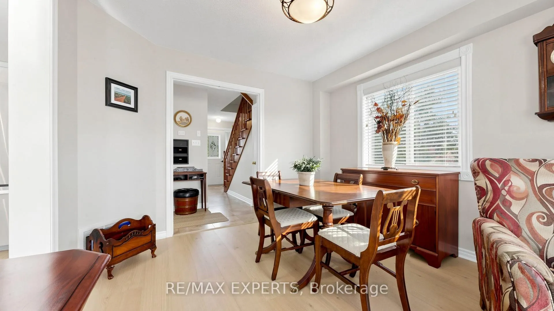 Photo 8 of 229 Rosanna Crescent, Vaughan, Maple — HOMEH