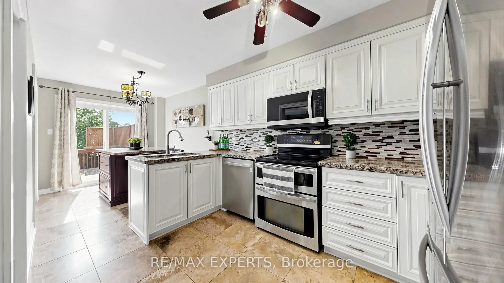 Photo 9 of 229 Rosanna Crescent, Vaughan, Maple — HOMEH