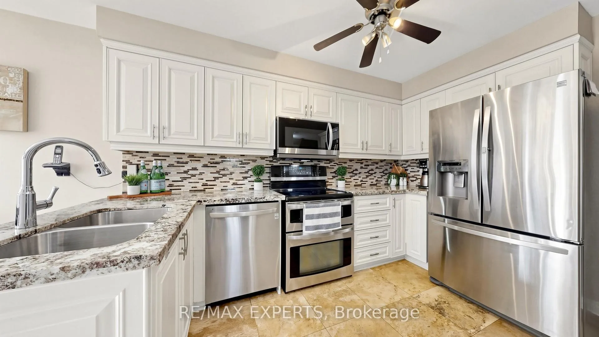 Photo 10 of 229 Rosanna Crescent, Vaughan, Maple — HOMEH