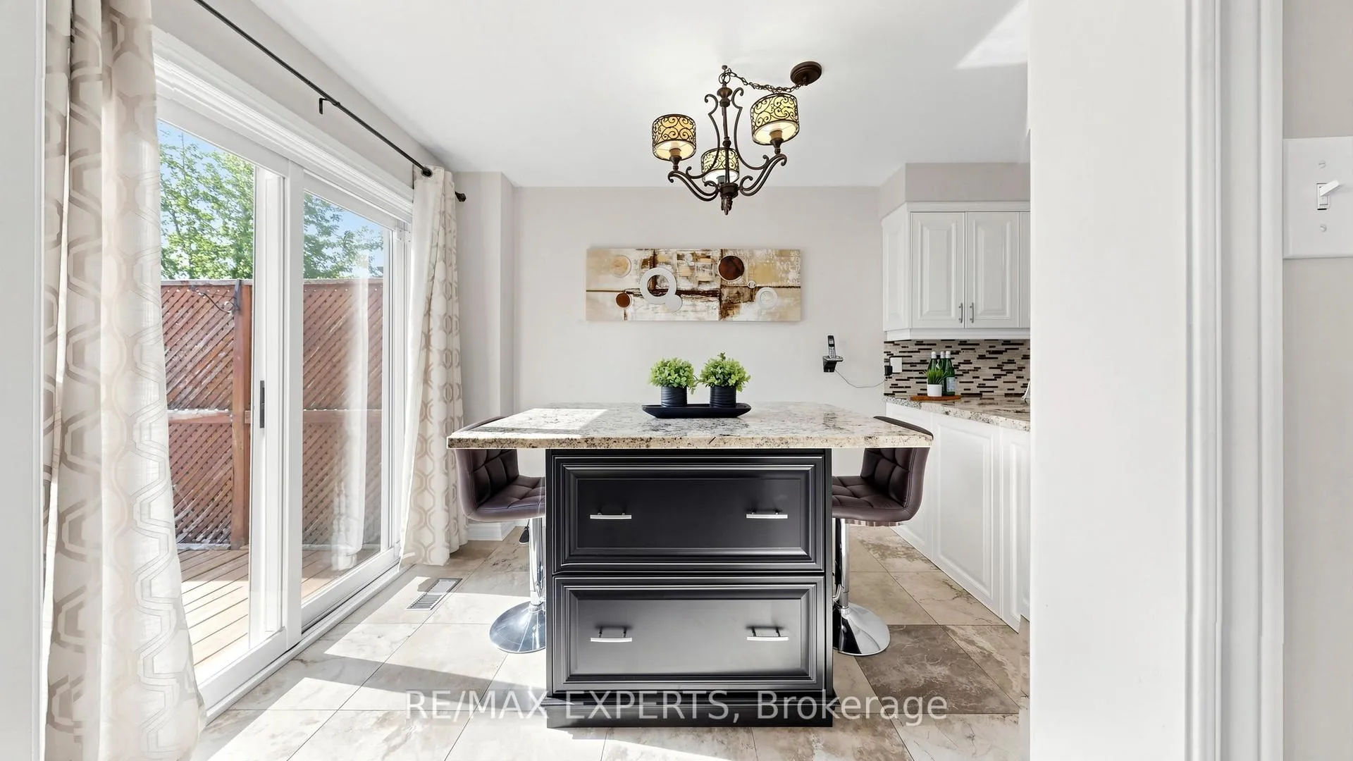 Photo 11 of 229 Rosanna Crescent, Vaughan, Maple — HOMEH