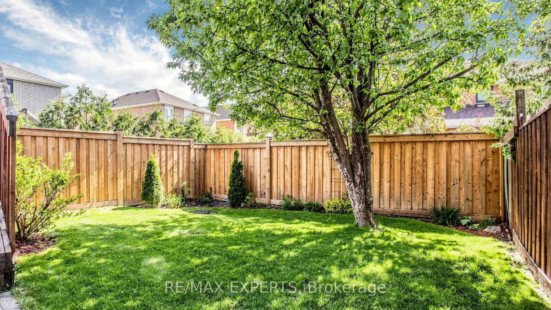 Photo 26 of 229 Rosanna Crescent, Vaughan, Maple — HOMEH