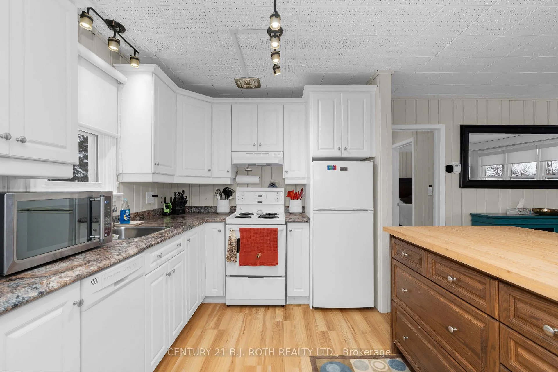 Photo 17 of 239 Avery Point Road, Kawartha Lakes, Carden — HOMEH