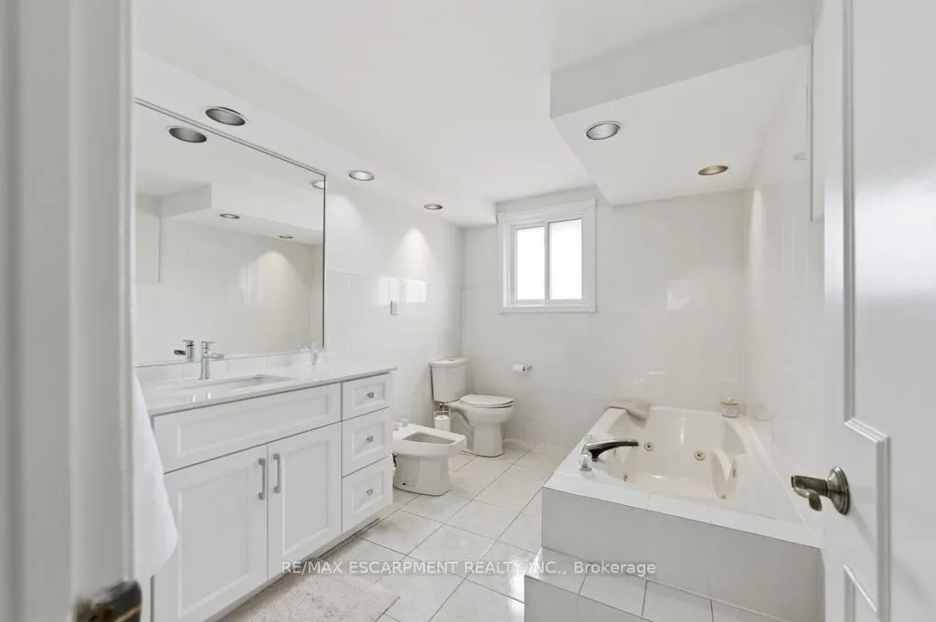 Photo 15 of 68 Nugent Drive, Hamilton, Kentley — HOMEH