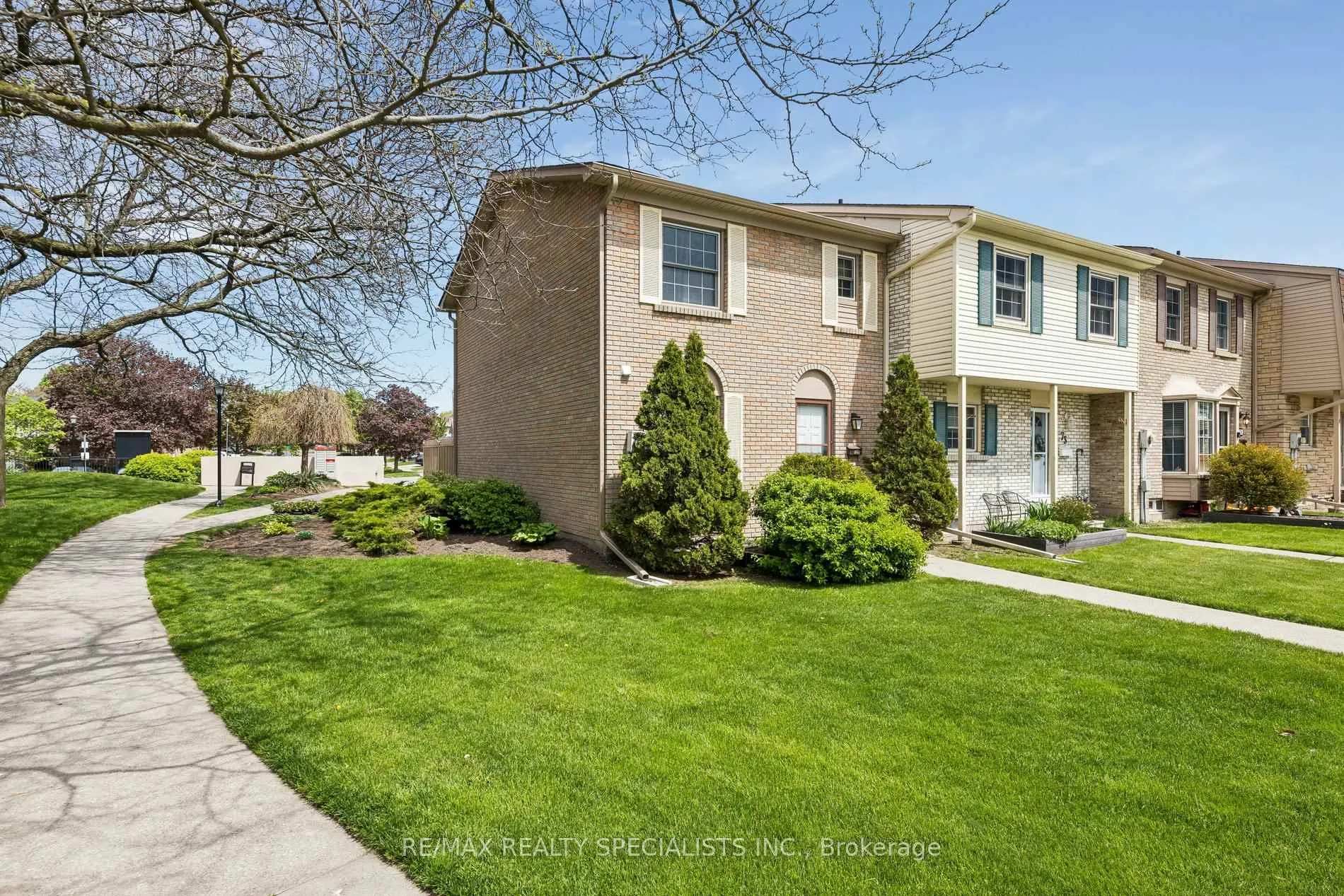 Photo 3 of Unit 72, 580 Eyer Drive, Pickering, West Shore — HOMEH