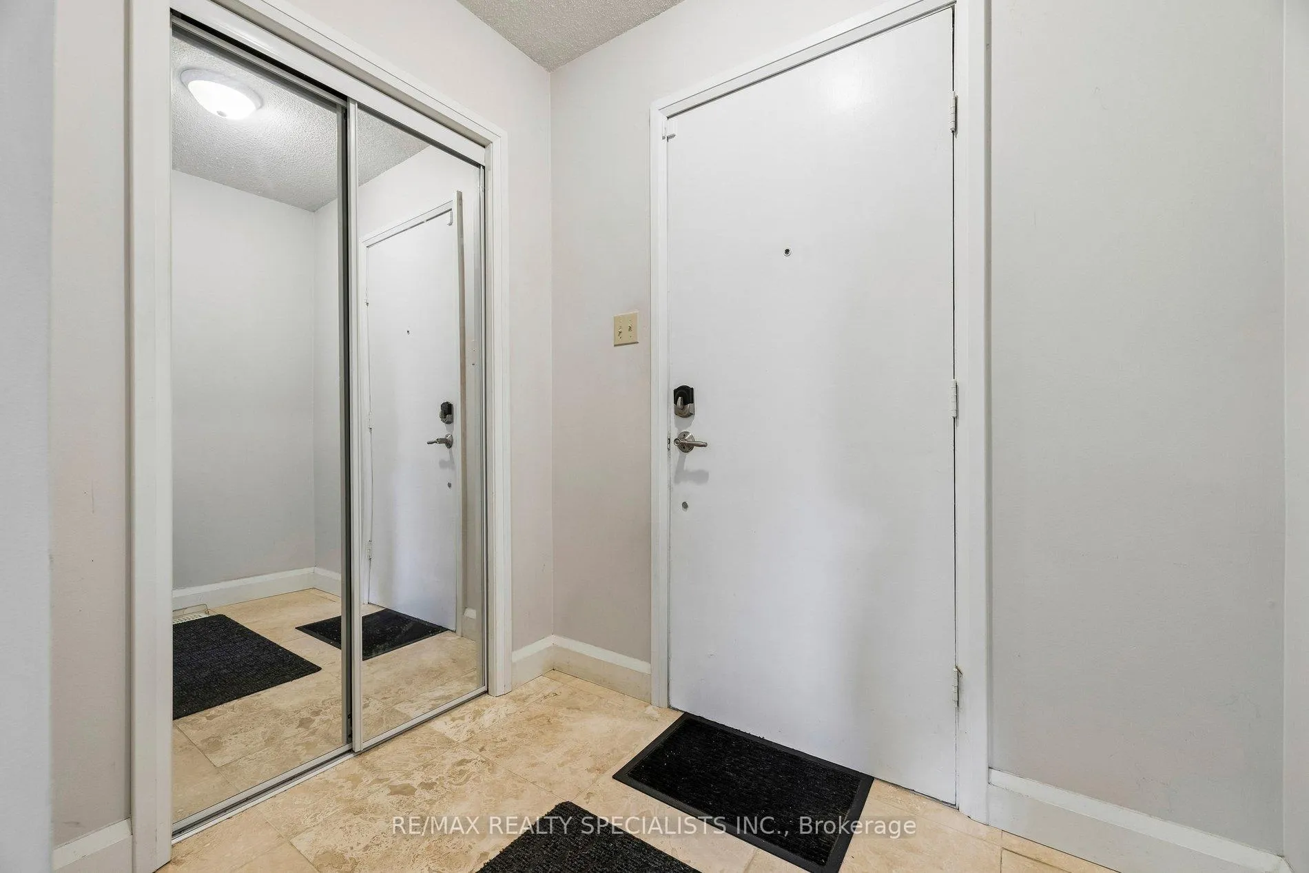 Photo 4 of Unit 72, 580 Eyer Drive, Pickering, West Shore — HOMEH
