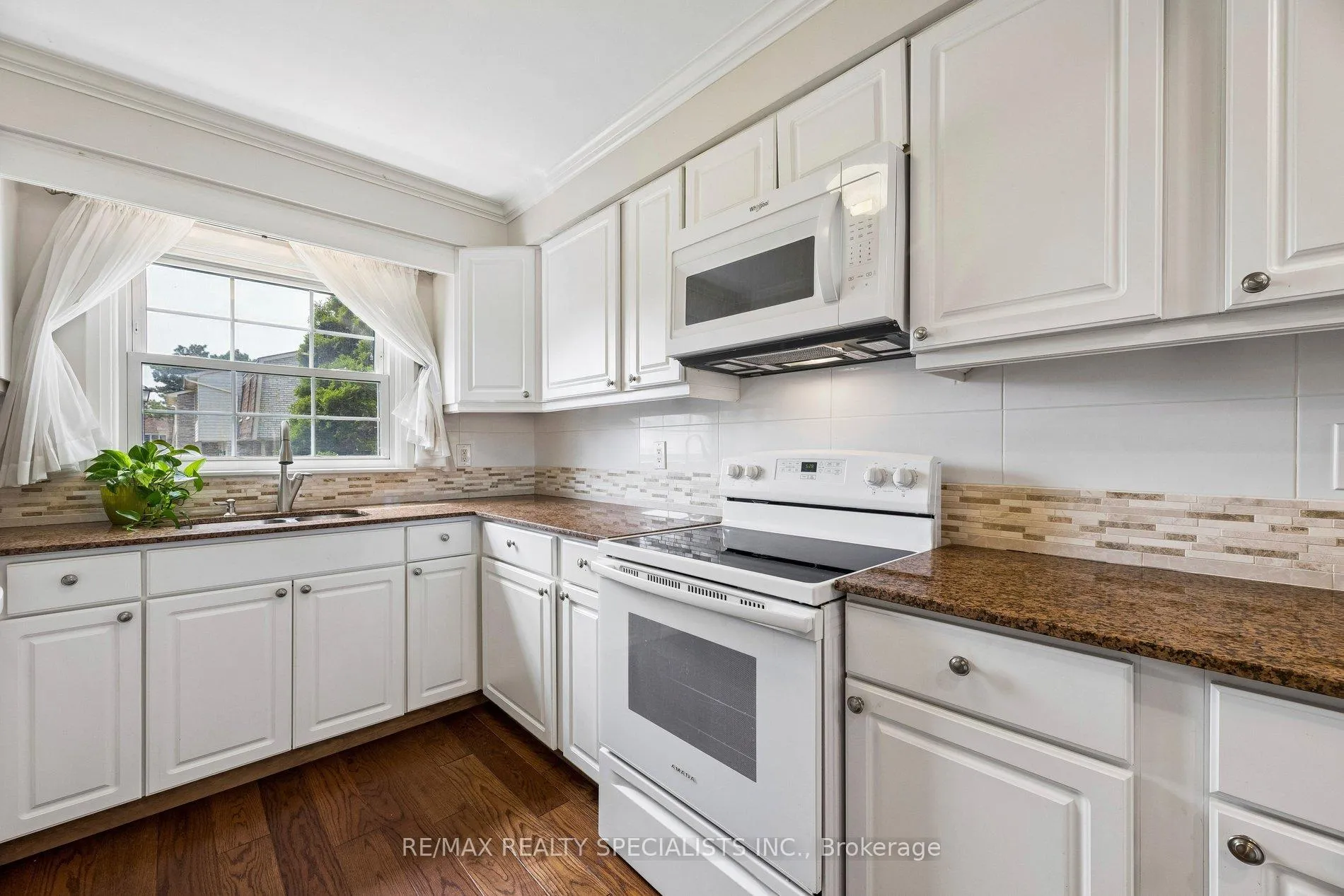 Photo 7 of Unit 72, 580 Eyer Drive, Pickering, West Shore — HOMEH