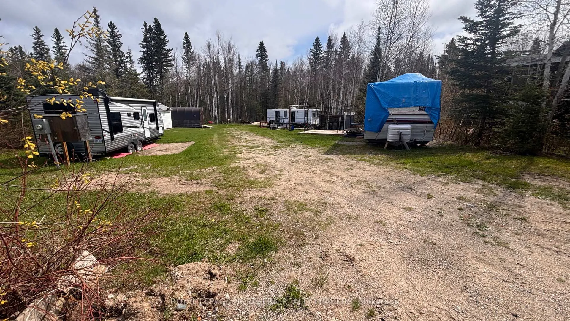 Photo 5 of 372 Spruce Avenue, Cochrane — HOMEH
