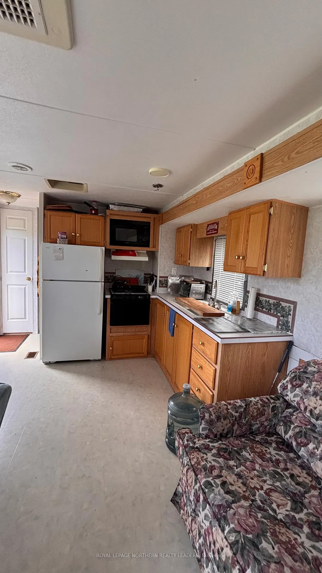 Photo 9 of 372 Spruce Avenue, Cochrane — HOMEH