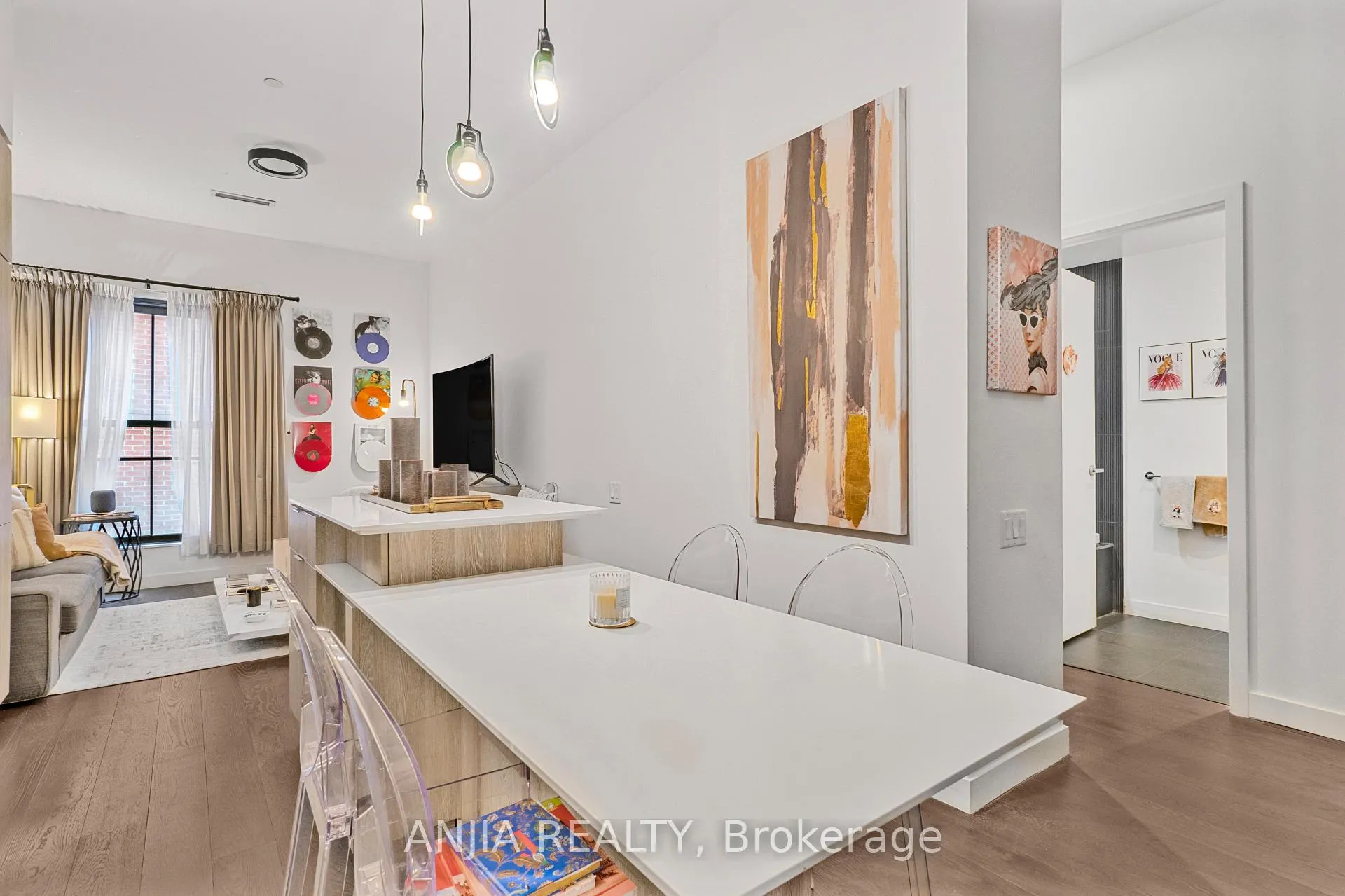 Photo 2 of Unit 414, 5 St Joseph Street, Toronto, Bay Street Corridor — HOMEH