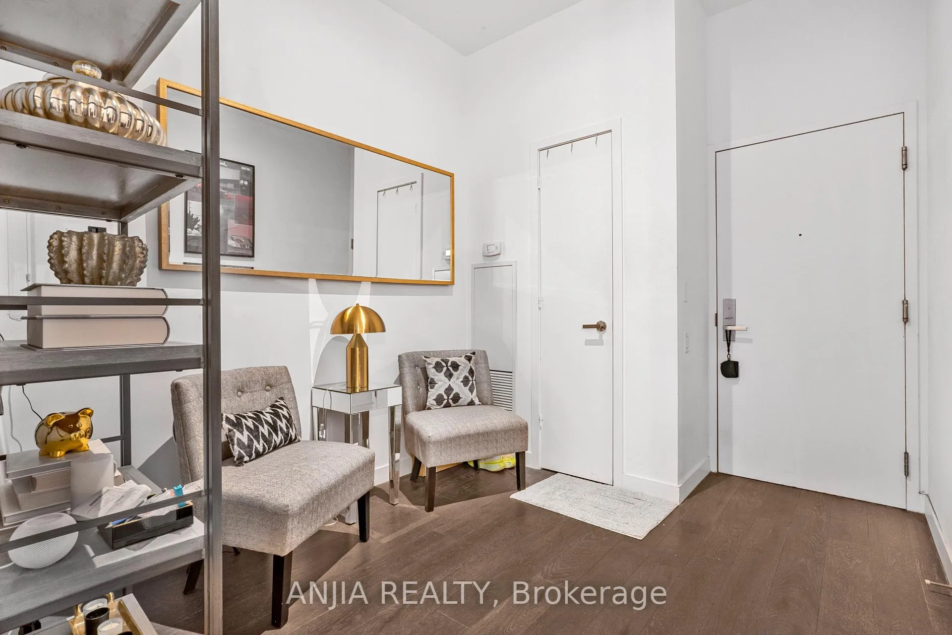 Photo 4 of Unit 414, 5 St Joseph Street, Toronto, Bay Street Corridor — HOMEH