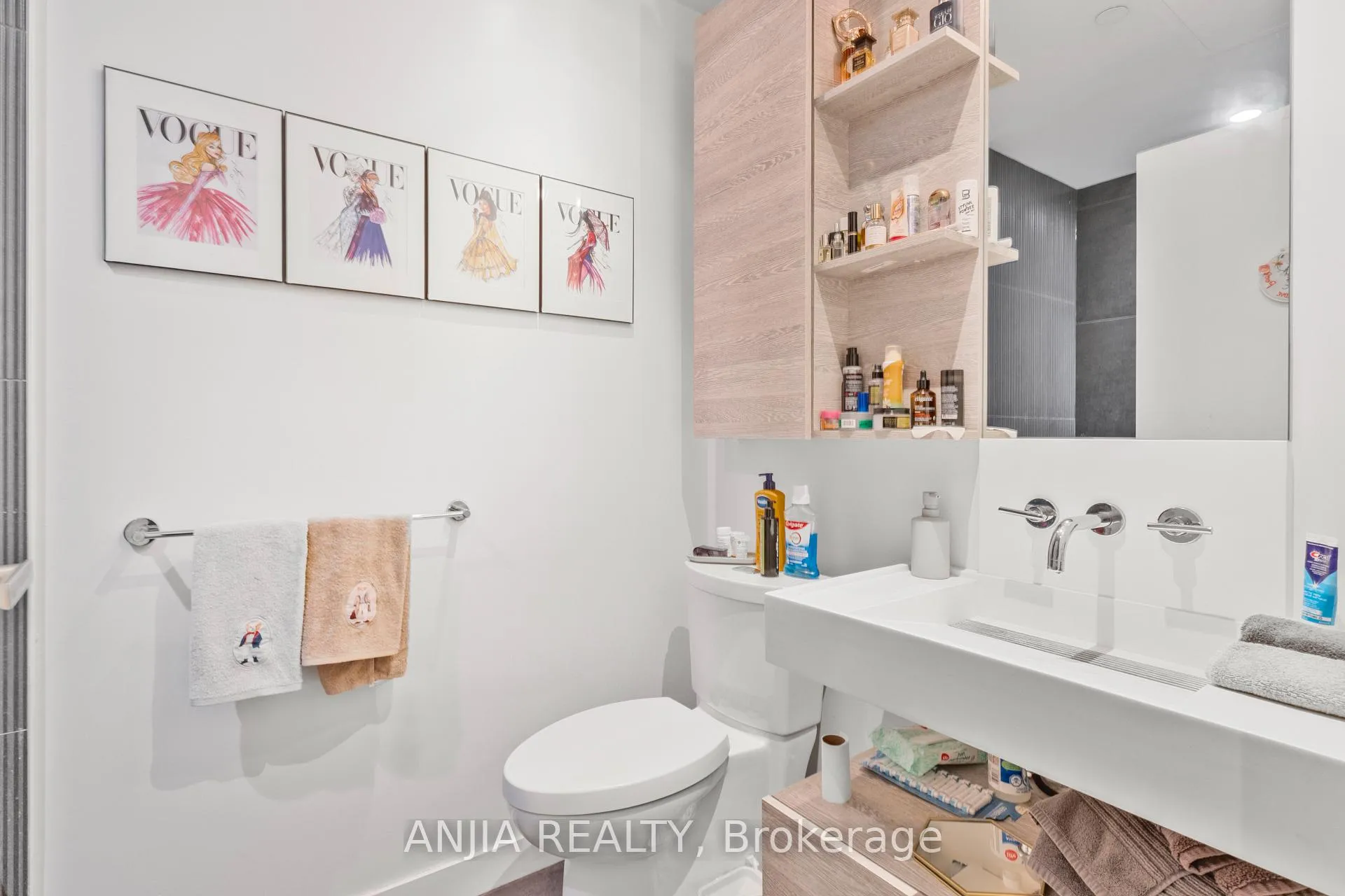 Photo 14 of Unit 414, 5 St Joseph Street, Toronto, Bay Street Corridor — HOMEH