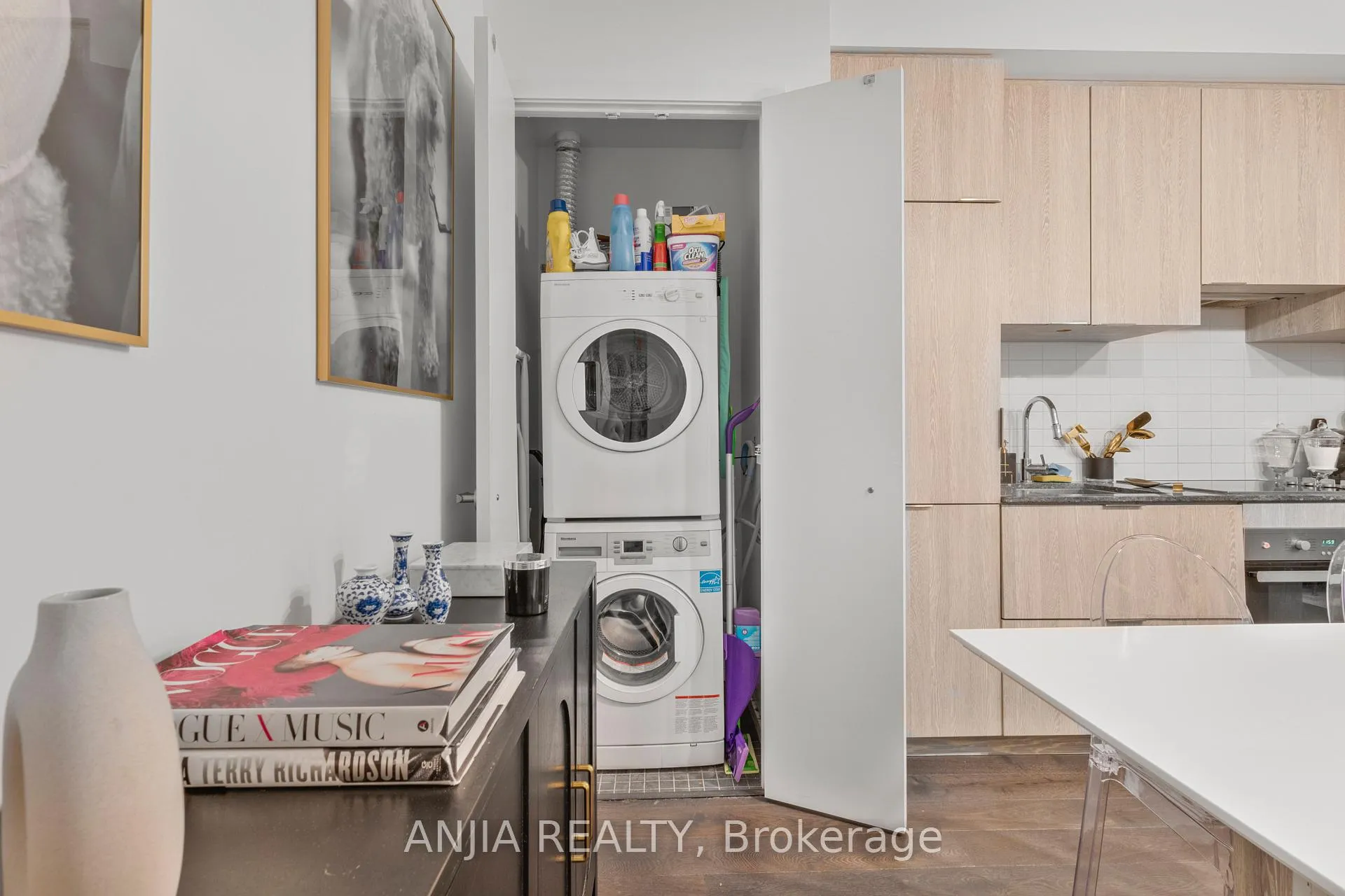 Photo 15 of Unit 414, 5 St Joseph Street, Toronto, Bay Street Corridor — HOMEH