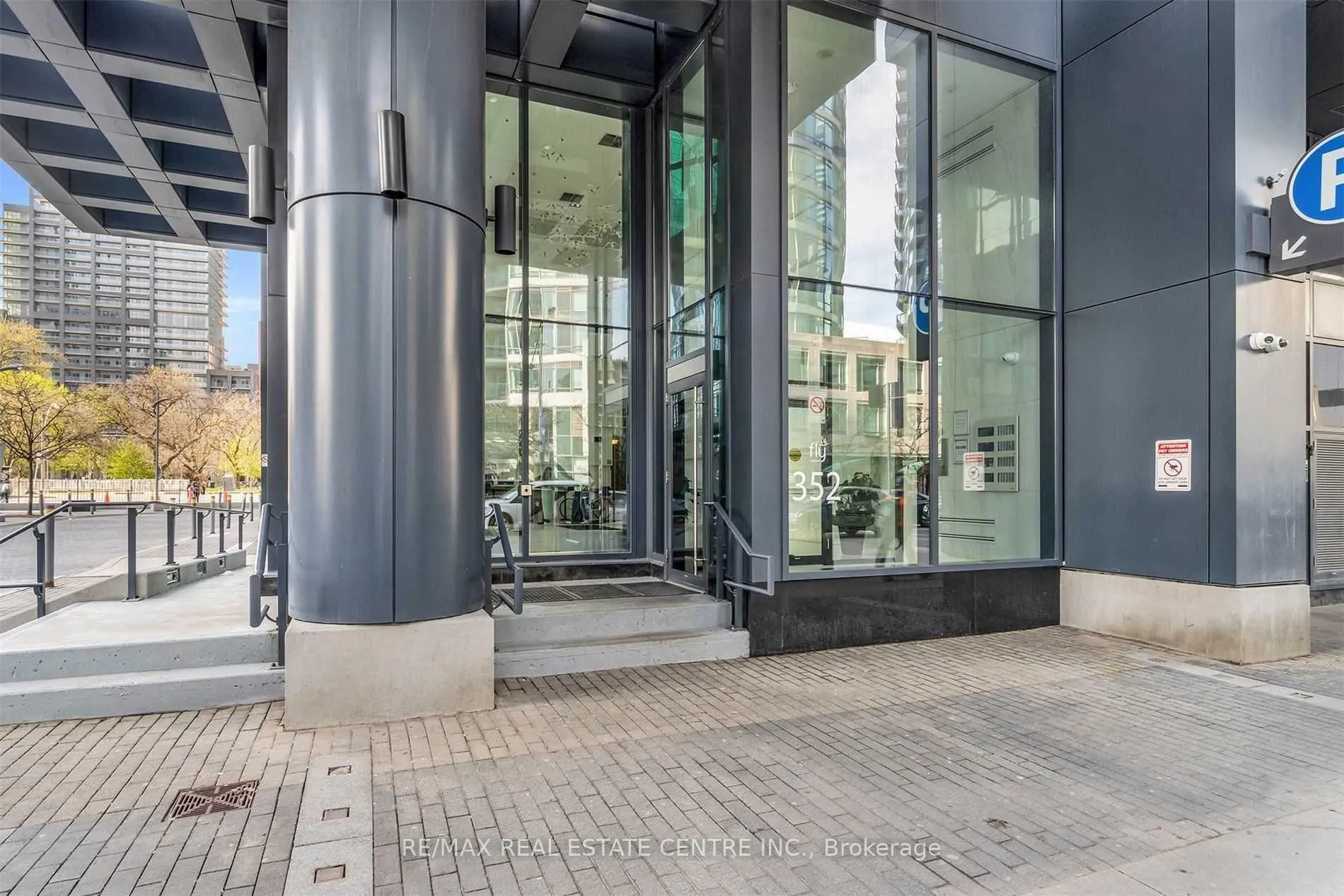 Photo 3 of Unit 1413, 352 Front Street W, Toronto, Waterfront Communities — HOMEH