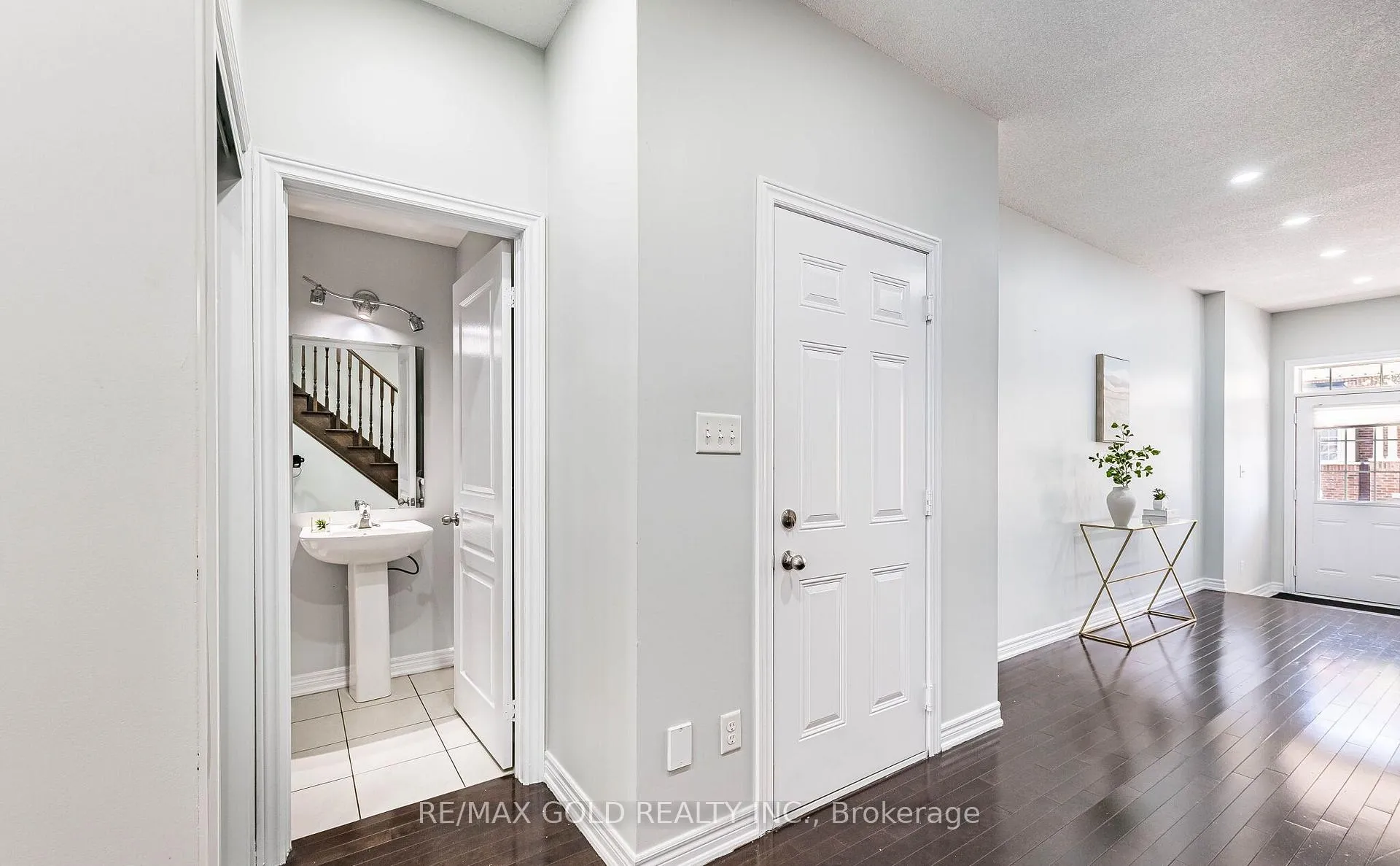 Photo 11 of 17 Primo Road, Brampton, Northwest Brampton — HOMEH