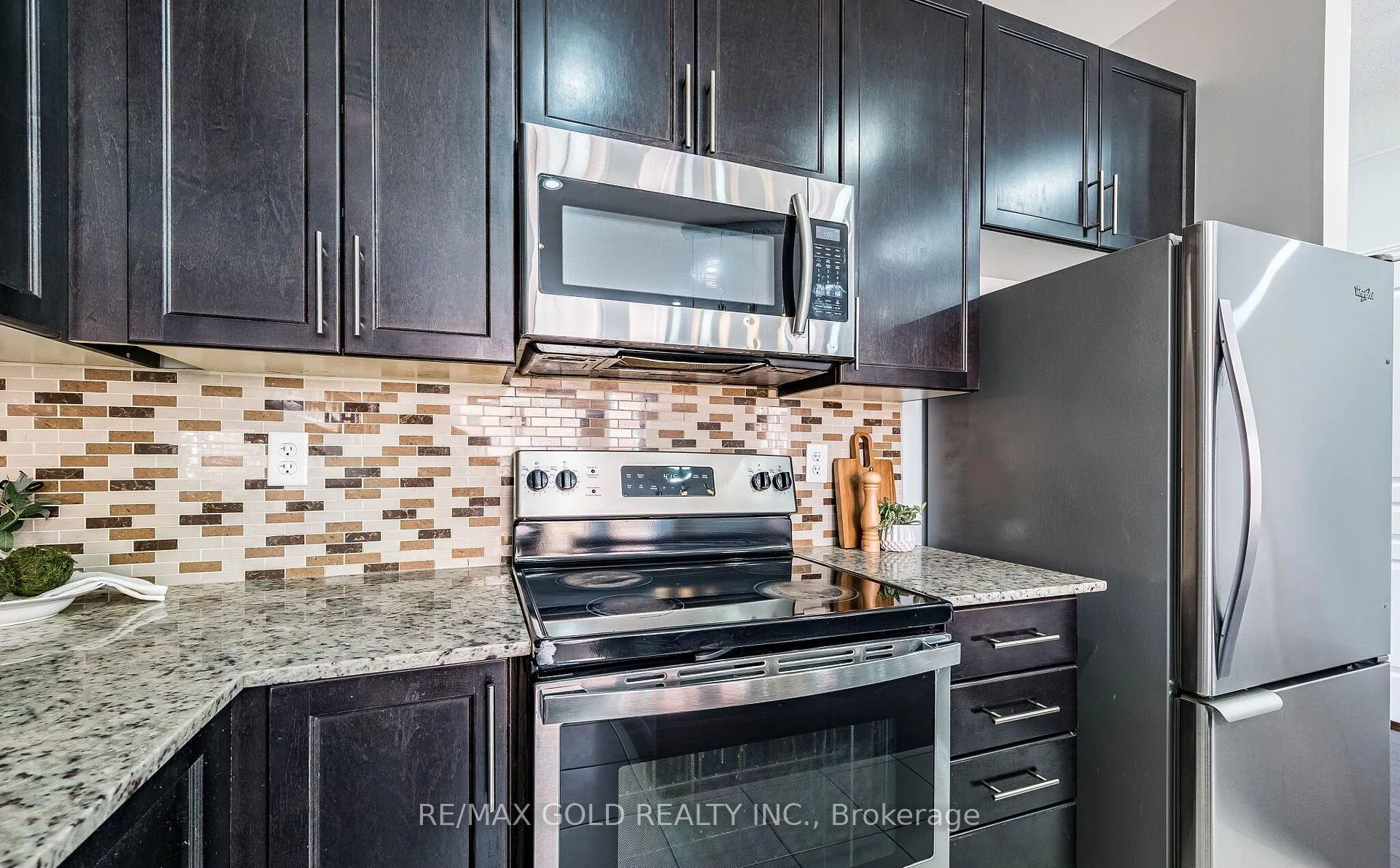 Photo 18 of 17 Primo Road, Brampton, Northwest Brampton — HOMEH