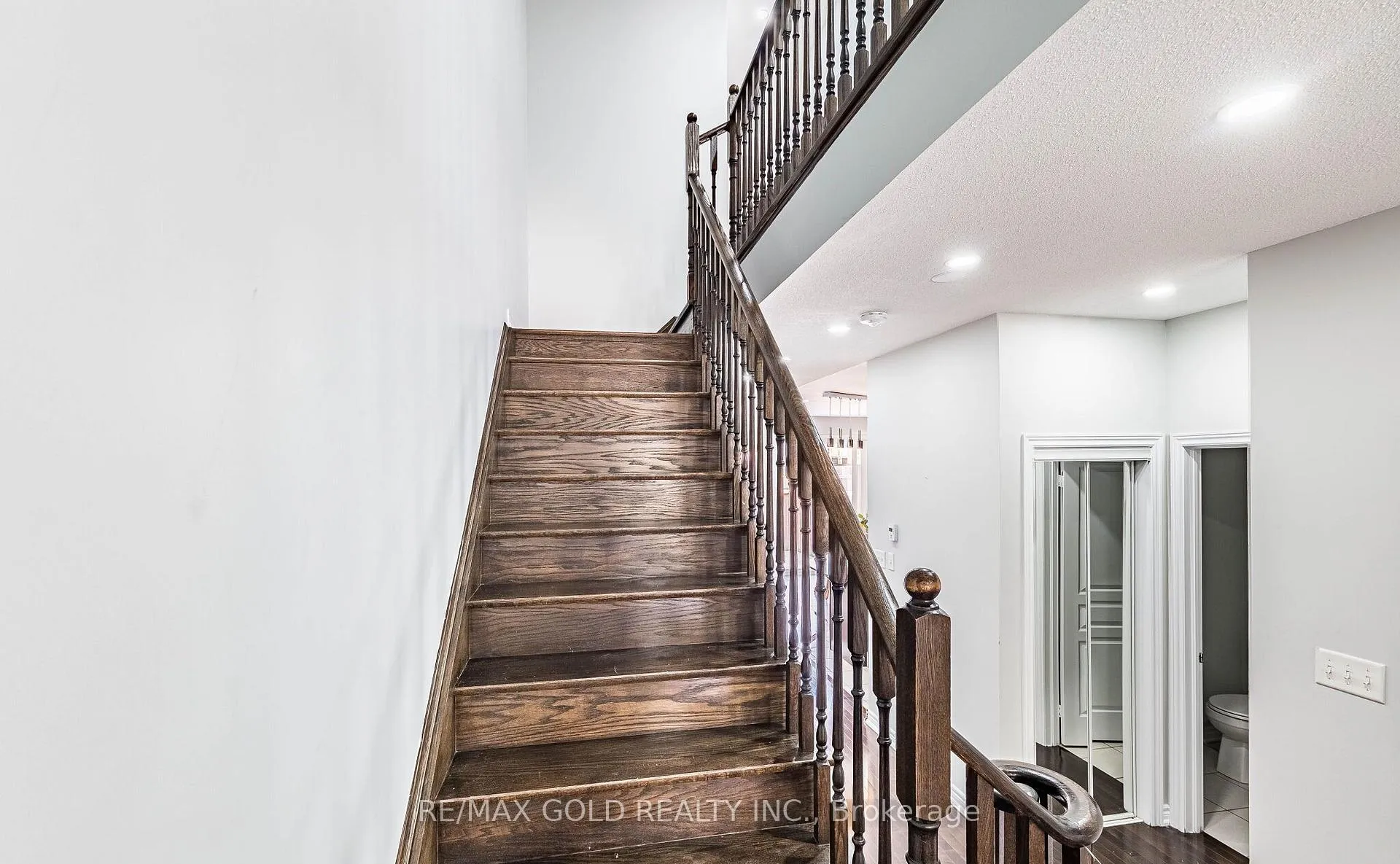 Photo 21 of 17 Primo Road, Brampton, Northwest Brampton — HOMEH