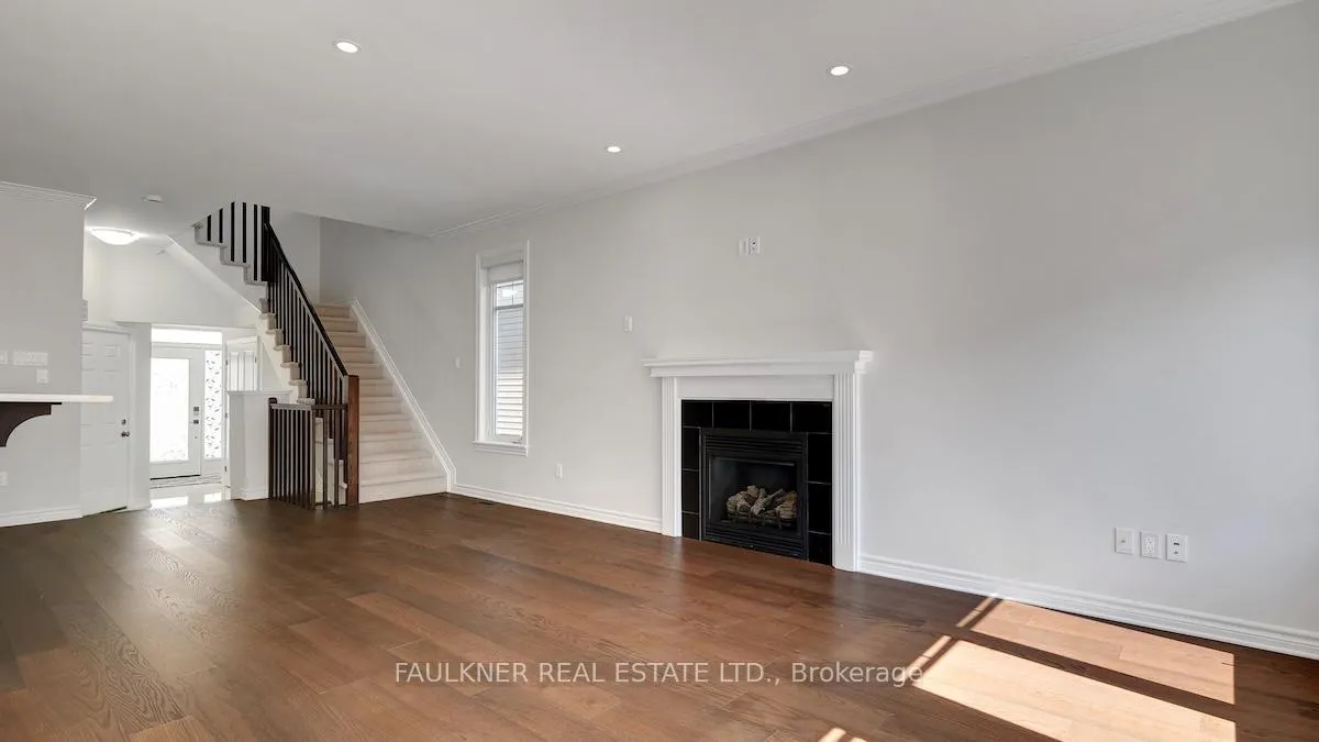 Photo 5 of 136 Manorwood Crescent, Ottawa, Blossom Park/Kemp Park/Findlay Creek — HOMEH