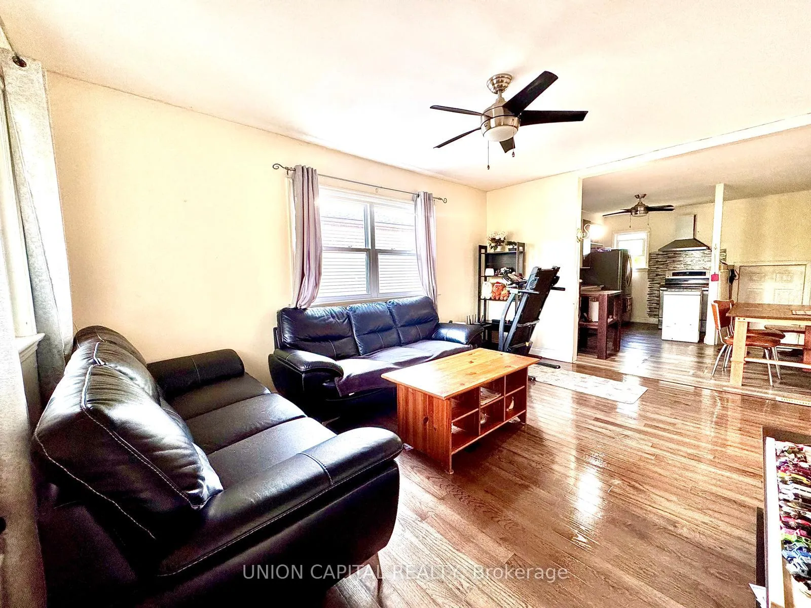 Photo 3 of 16 Cumming Street, St. Catharines, Western Hill — HOMEH